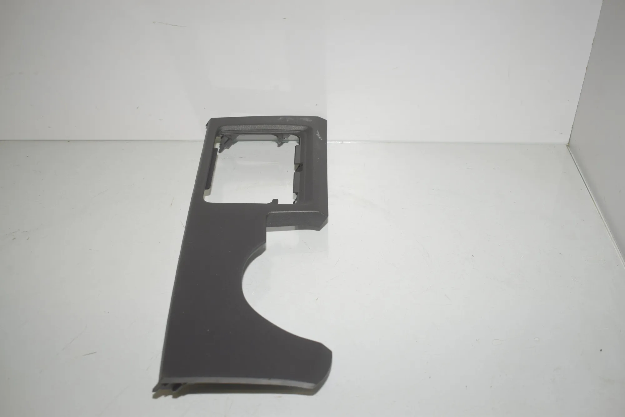 Dashboard Lower Trim – OEM 6822057 · BMW X1 (F48) xDrive 20 d 2016 – 4