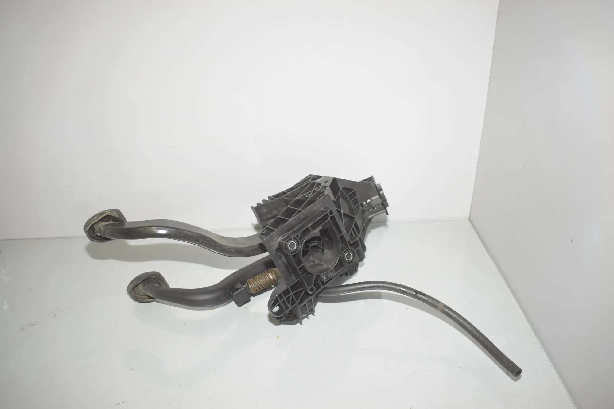Brake Pedal – OEM 6870848 · BMW X1 (F48) xDrive 20 d 2016 – 4