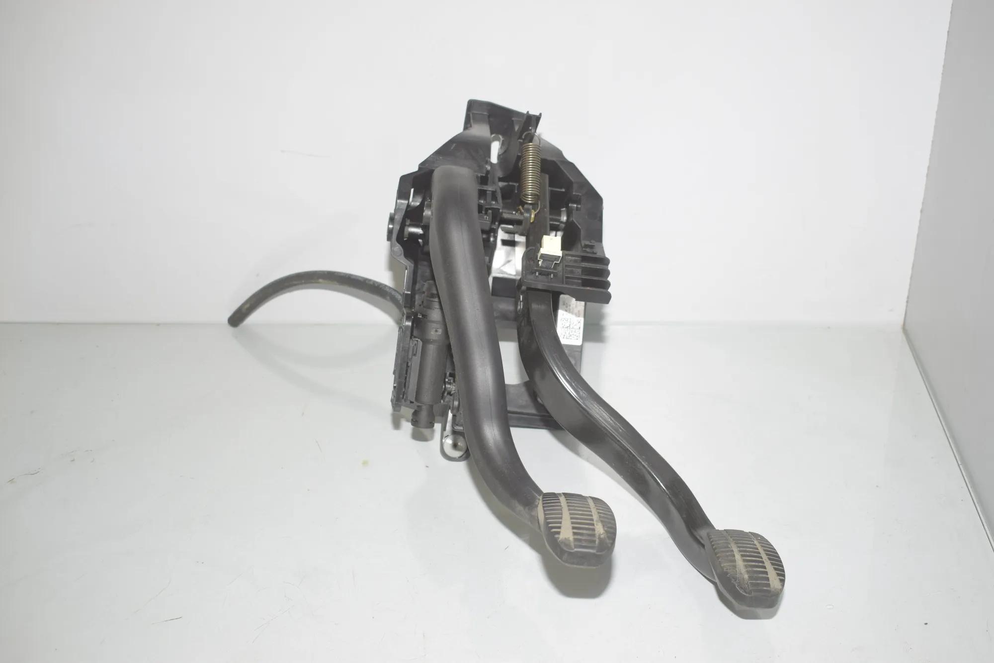 Brake Pedal – OEM 6870848 · BMW X1 (F48) xDrive 20 d 2016