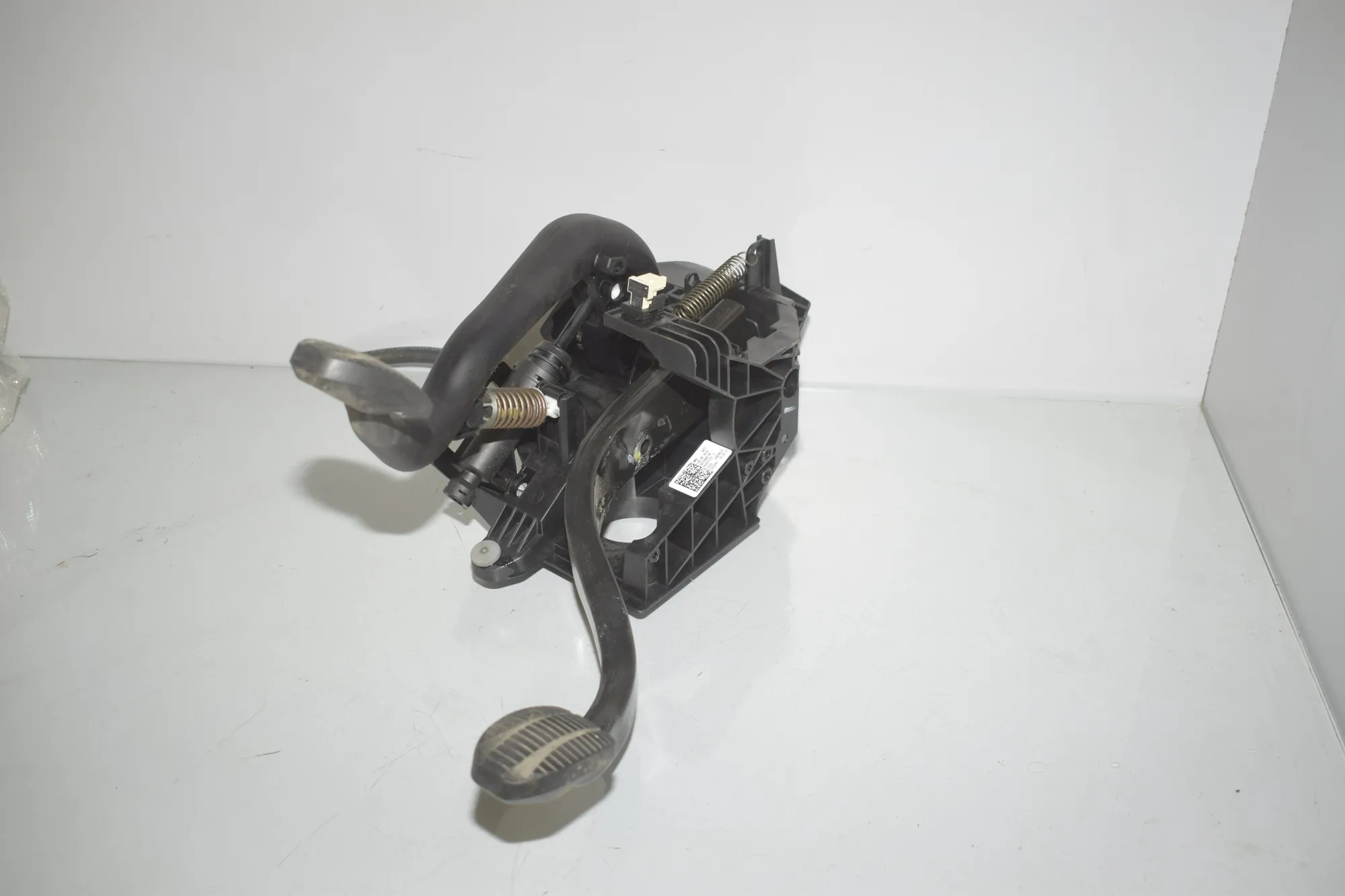 Brake Pedal – OEM 6870848 · BMW X1 (F48) xDrive 20 d 2016 – 2