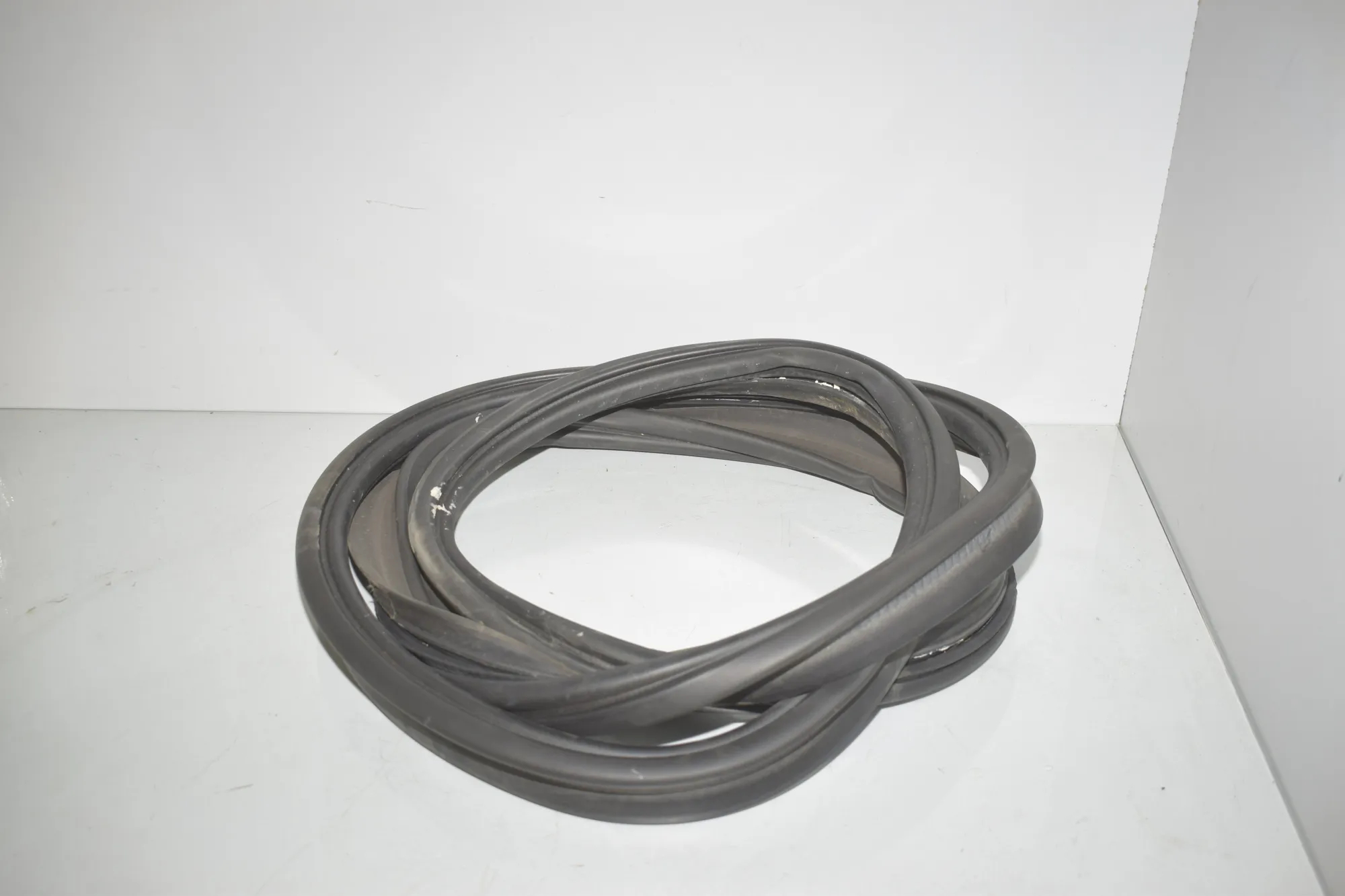 Tailgate Rubber Seal – OEM 7474447 · BMW X1 (F48) xDrive 20 d 2016