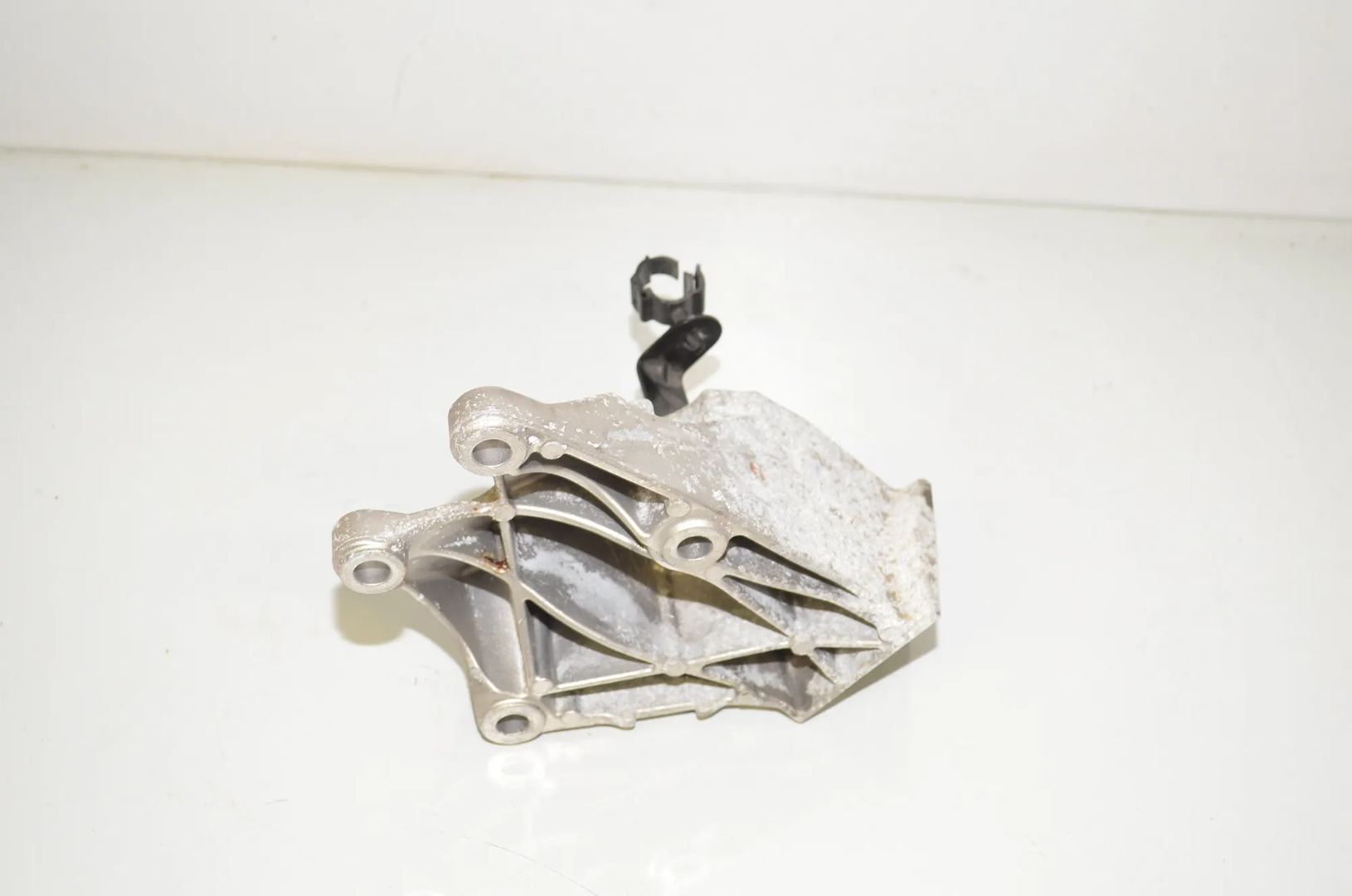 Left Side Engine Bracket – OEM 6876207 · BMW 3 Touring (G21) (2019 - -) 318 d 2021 – 3