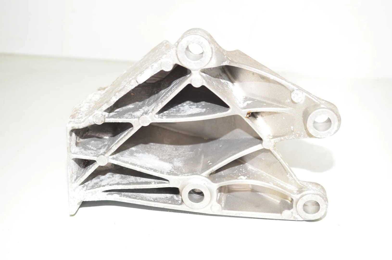 Left Side Engine Bracket – OEM 6876207 · BMW 3 Touring (G21) (2019 - -) 318 d 2021 – 4