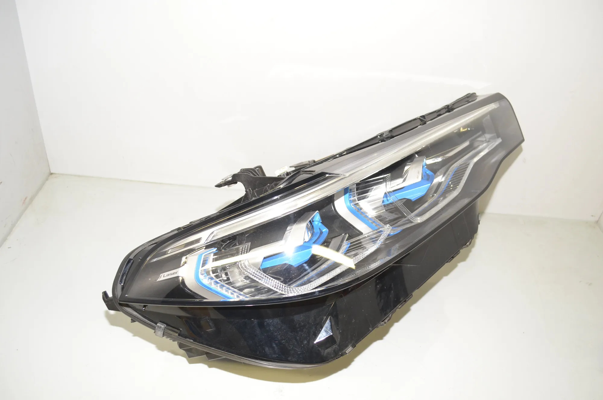 Front Right Headlight – OEM 7933324 · BMW X7 (G07) BMW X7 (G07) xDrive 30 d 2022 – 3