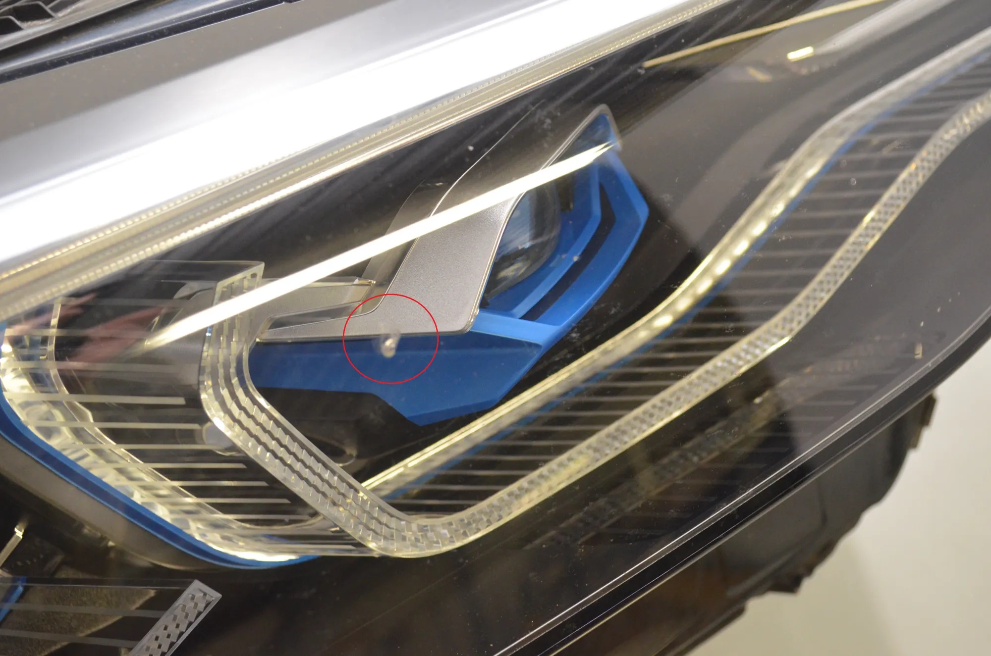 Front Right Headlight – OEM 7933324 · BMW X7 (G07) BMW X7 (G07) xDrive 30 d 2022 – 2
