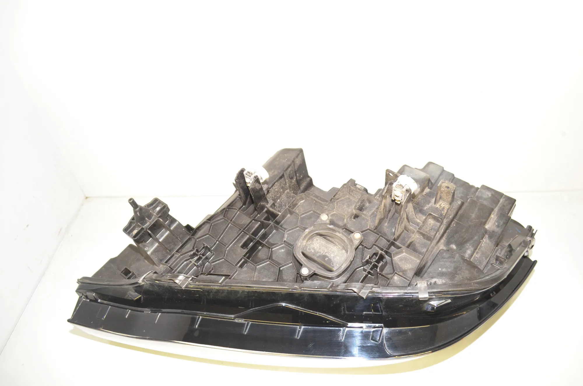 Front Right Headlight – OEM 7933324 · BMW X7 (G07) BMW X7 (G07) xDrive 30 d 2022 – 5