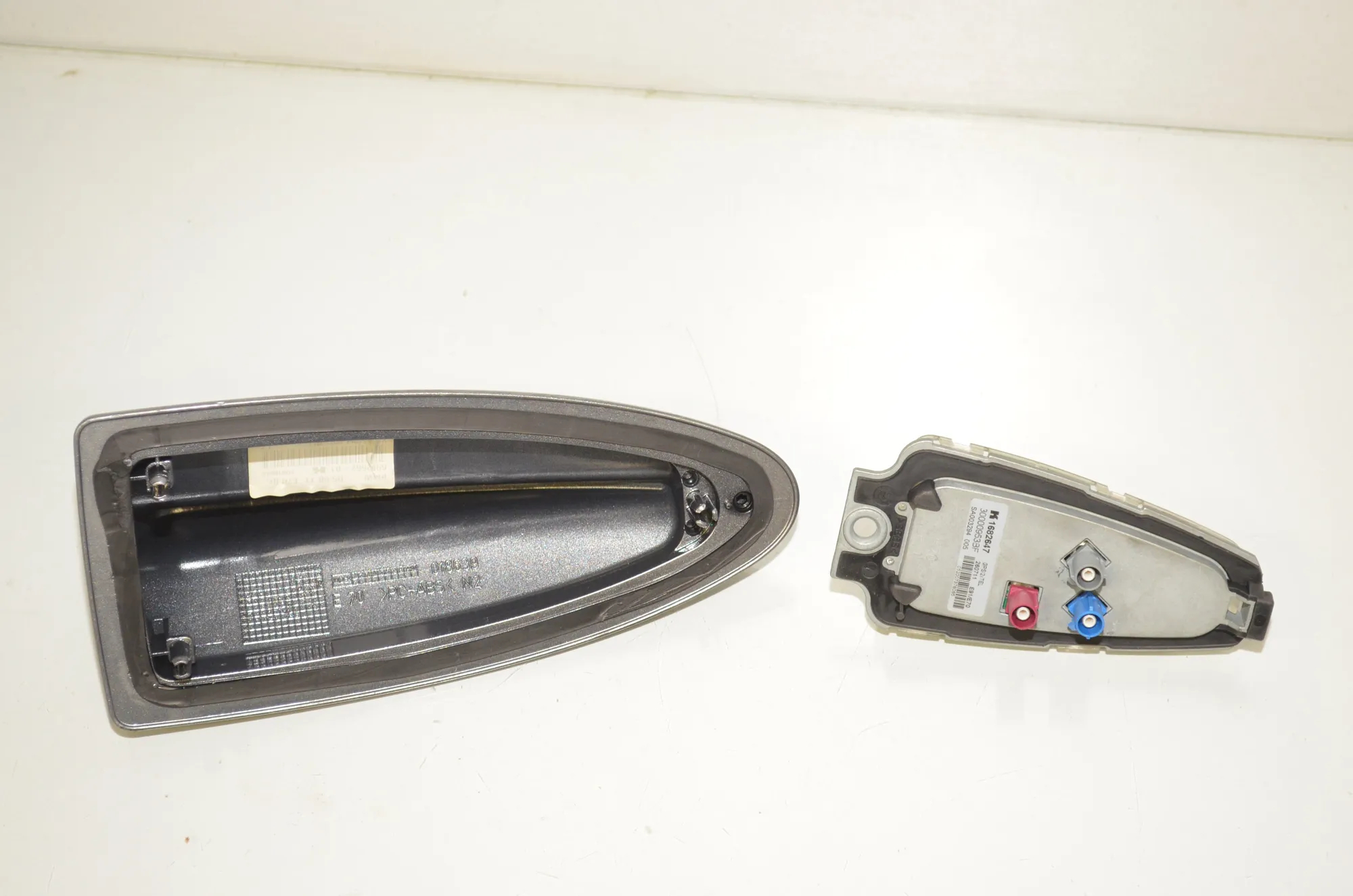 Antenna – OEM 6982662 · BMW 5 Touring (F11) 530 d xDrive 2011 – 3