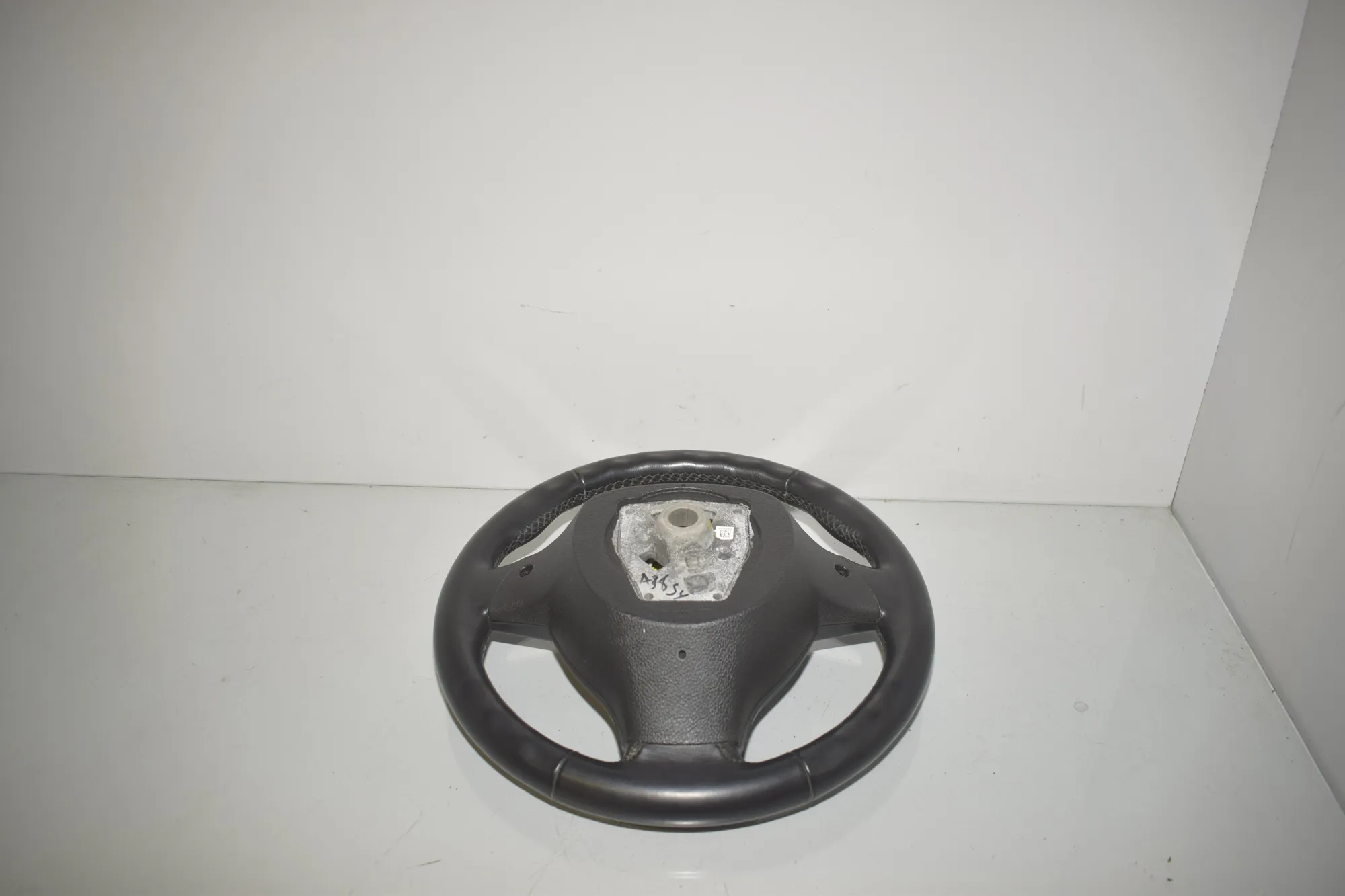 Steering Wheel – OEM 18375851 · BMW 5 Touring (F11) 530 d xDrive 2011 – 5