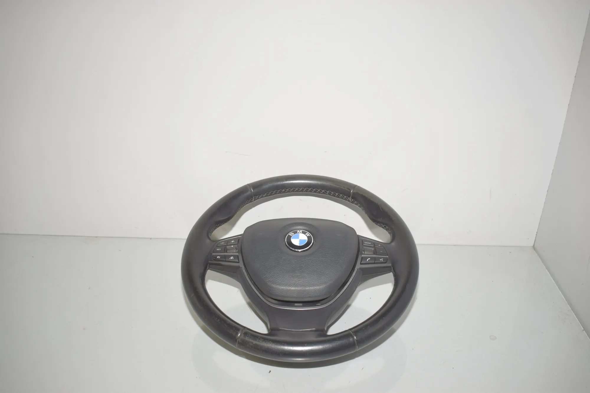 Steering Wheel – OEM 18375851 · BMW 5 Touring (F11) 530 d xDrive 2011