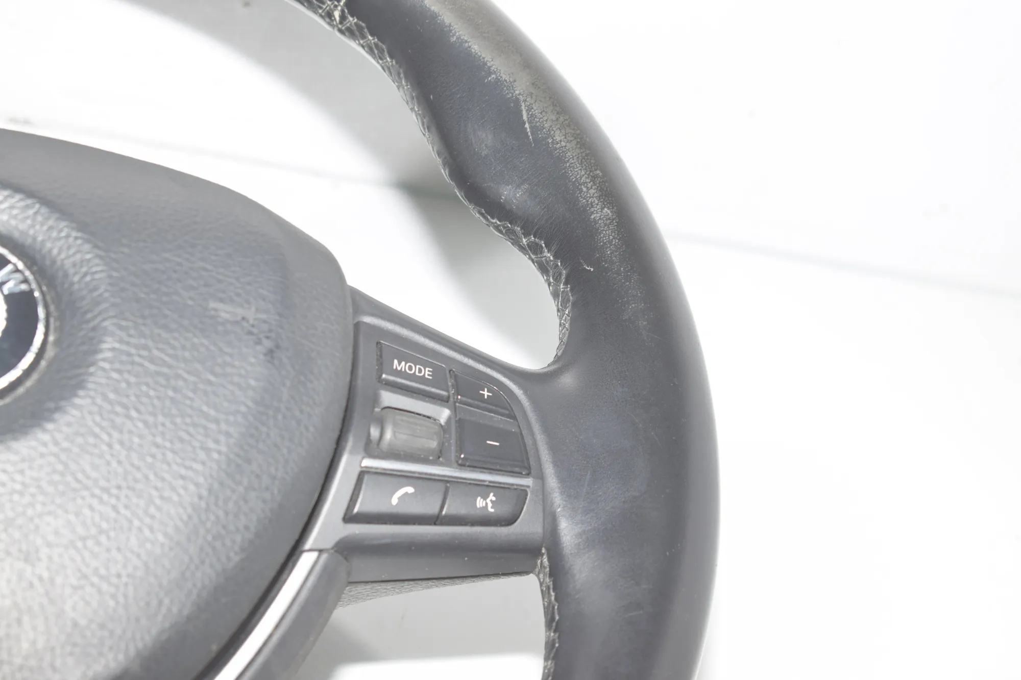 Steering Wheel – OEM 18375851 · BMW 5 Touring (F11) 530 d xDrive 2011 – 3