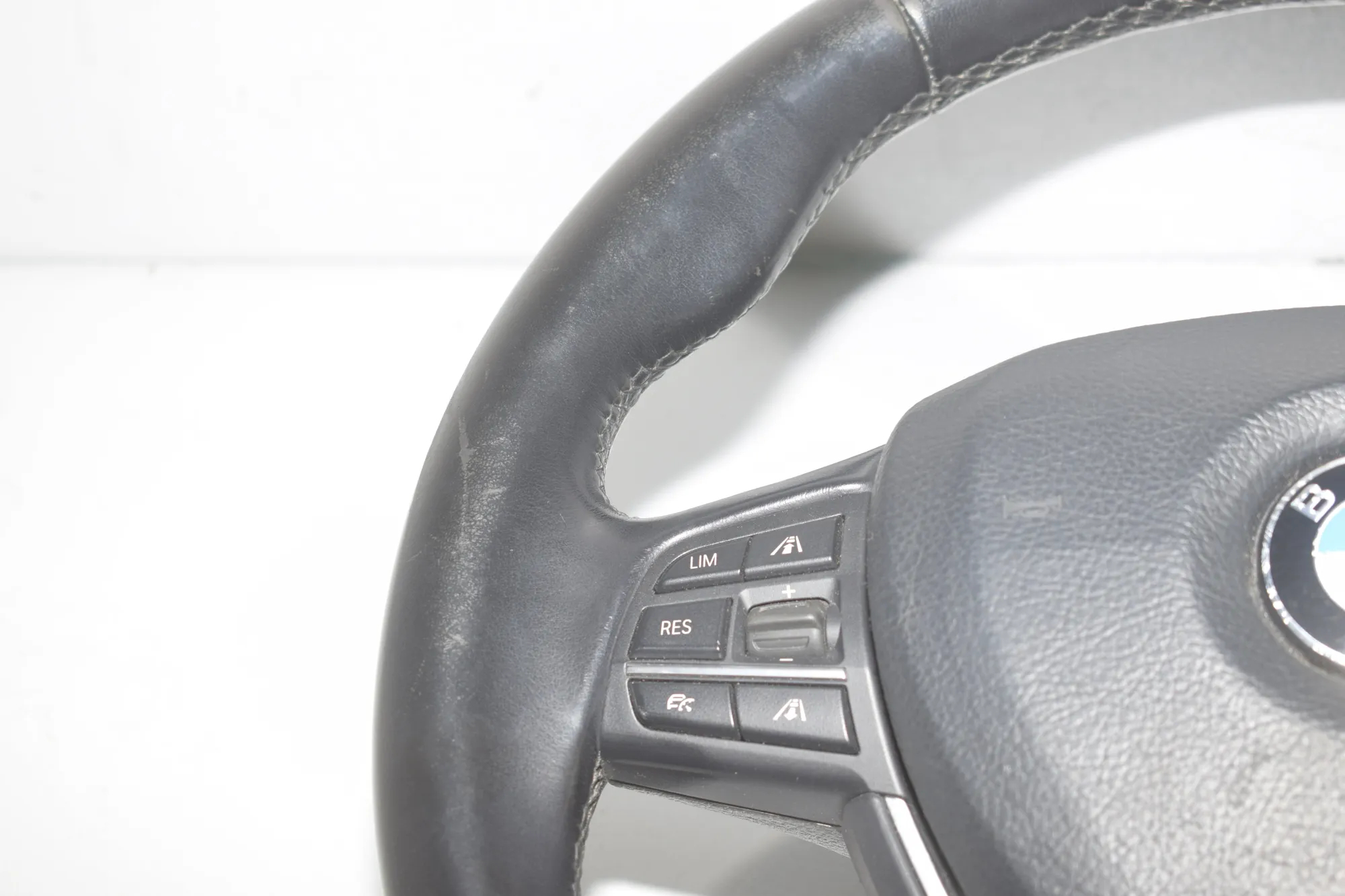 Steering Wheel – OEM 18375851 · BMW 5 Touring (F11) 530 d xDrive 2011 – 4