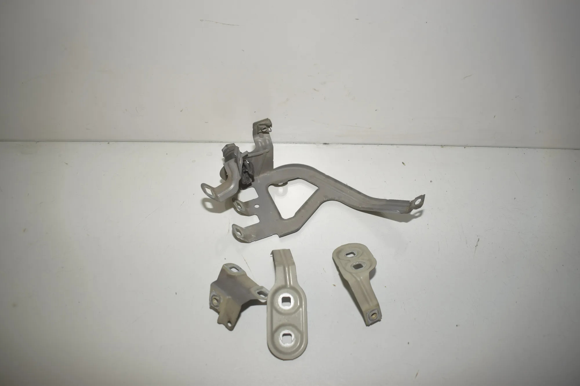 Front Left Fender Holder – OEM 7207209 · BMW 5 Touring (F11) 530 d xDrive 2011 – 3