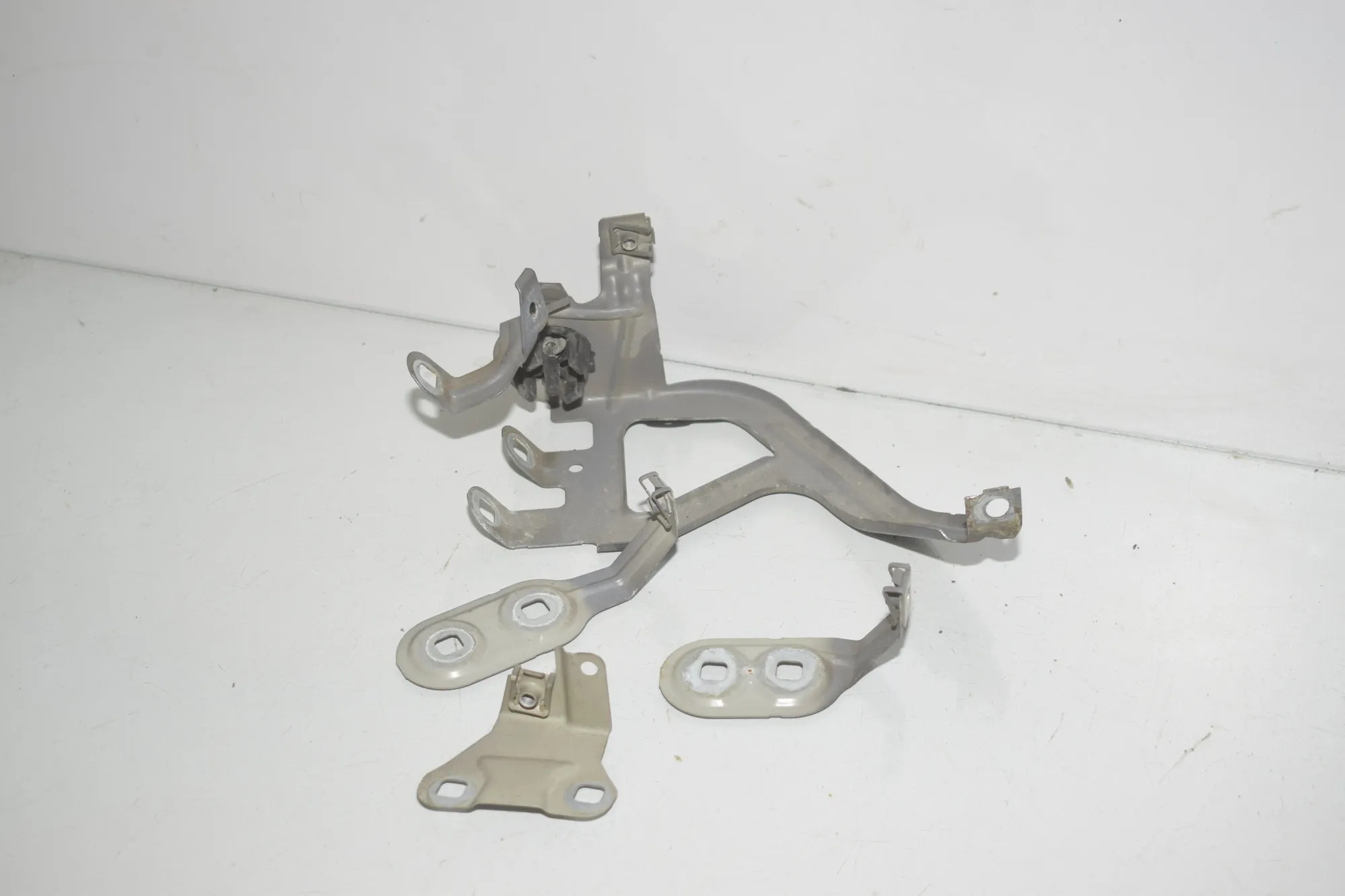 Front Left Fender Holder – OEM 7207209 · BMW 5 Touring (F11) 530 d xDrive 2011 – 6