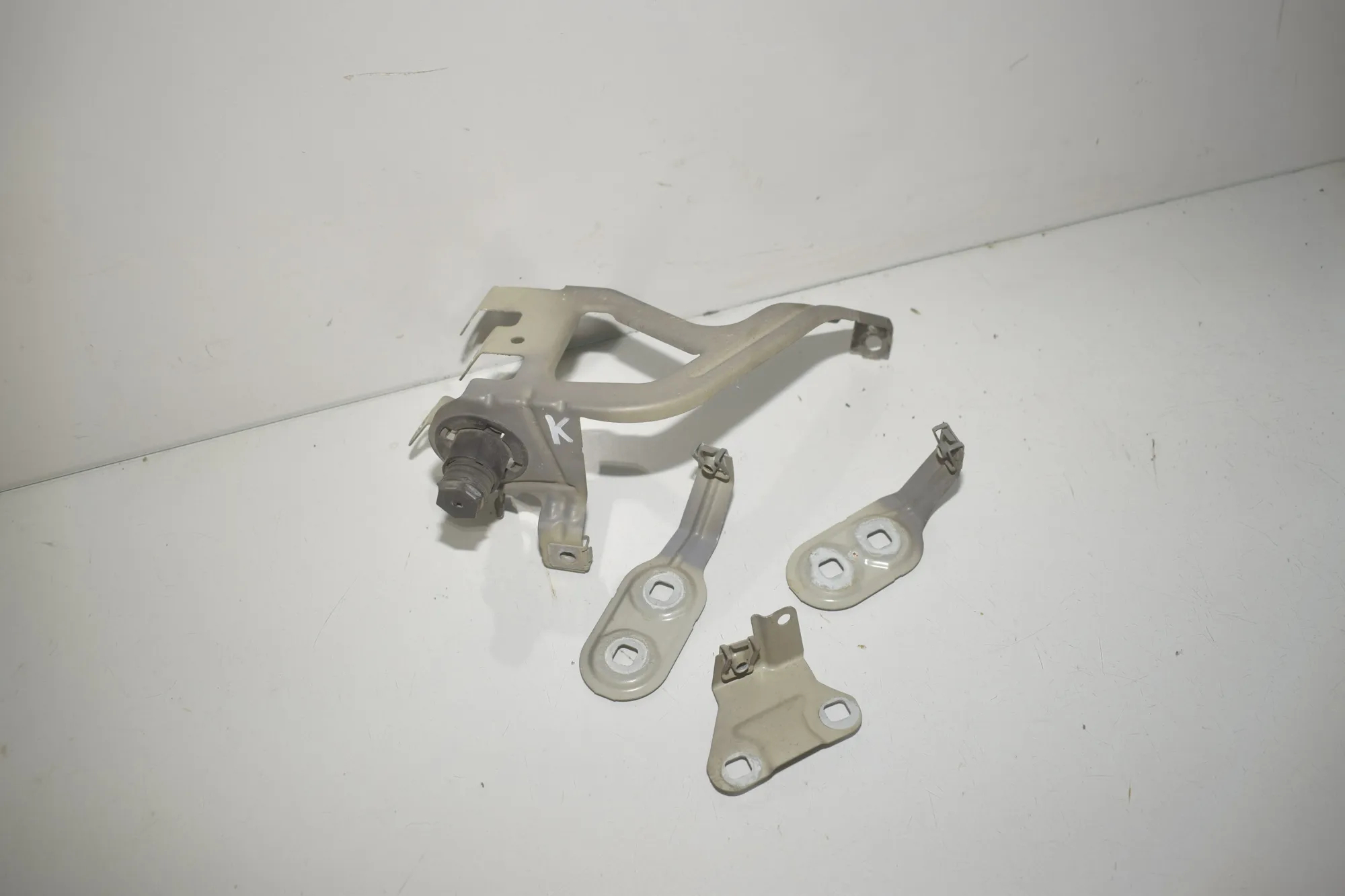 Front Left Fender Holder – OEM 7207209 · BMW 5 Touring (F11) 530 d xDrive 2011 – 5