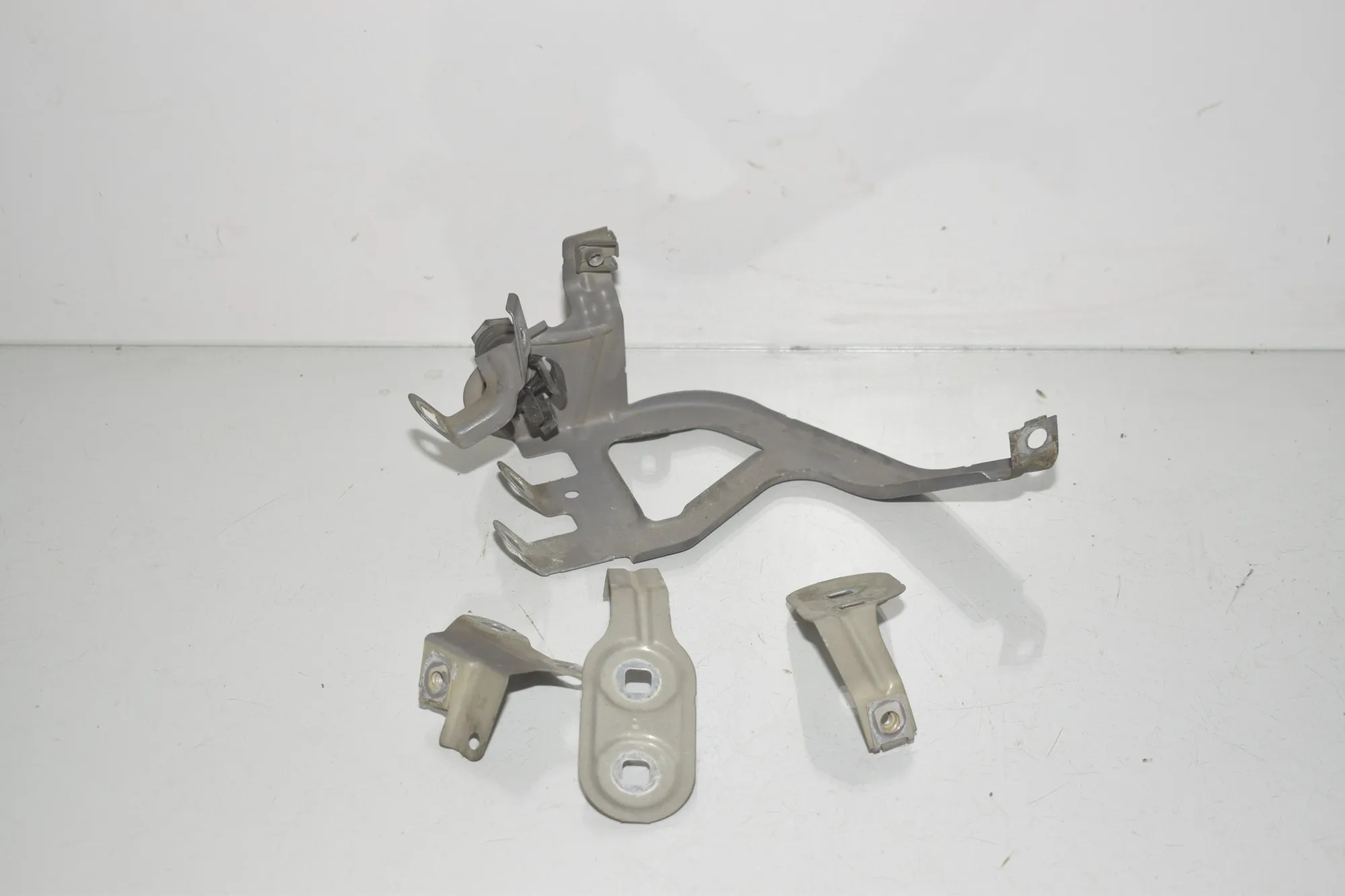 Front Left Fender Holder – OEM 7207209 · BMW 5 Touring (F11) 530 d xDrive 2011