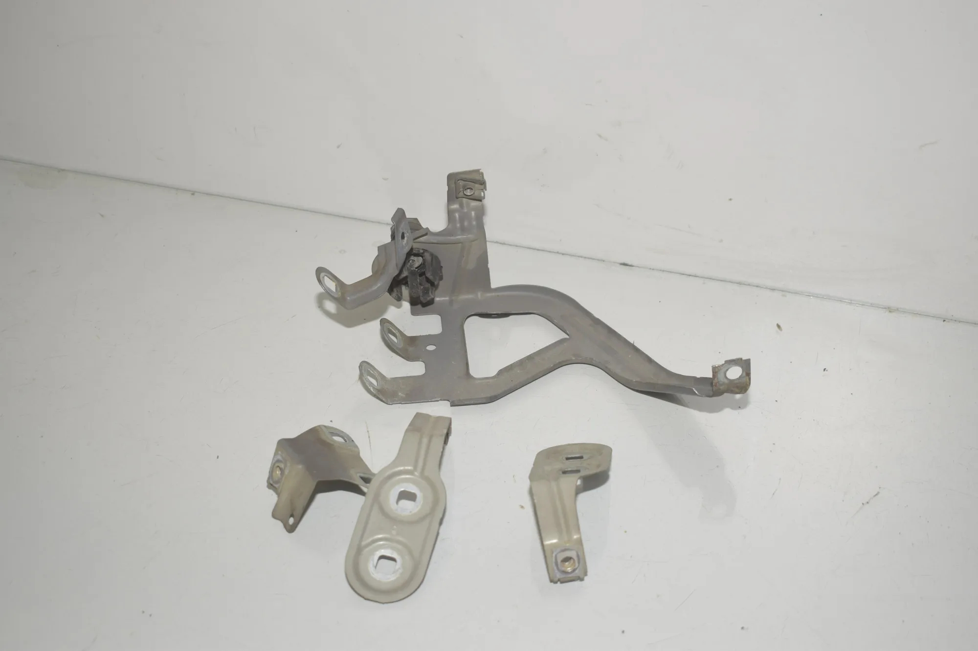 Front Left Fender Holder – OEM 7207209 · BMW 5 Touring (F11) 530 d xDrive 2011 – 2