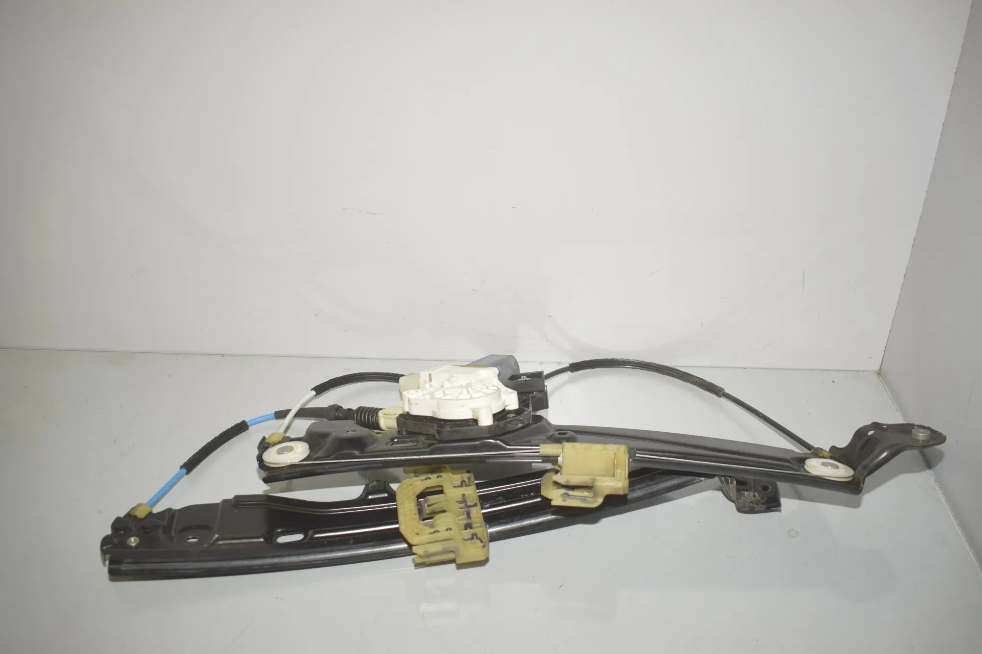 Front Left Door Window Regulator – OEM 7182131 · BMW 5 Touring (F11) 530 d xDrive 2011 – 2