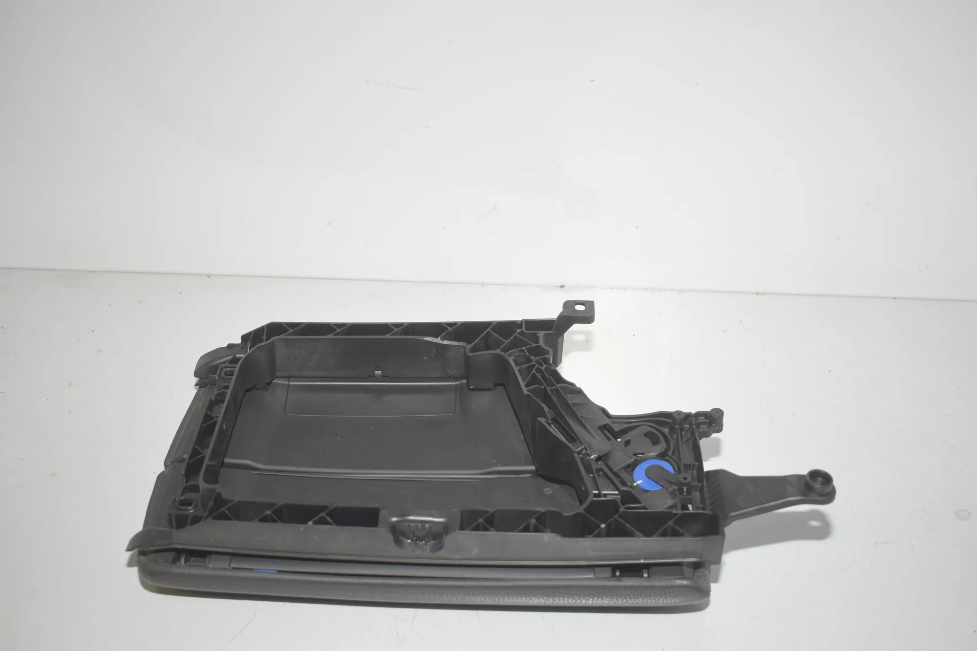 Center Console Trim – OEM 1600085 · BMW 5 Touring (F11) 530 d xDrive 2011 – 3