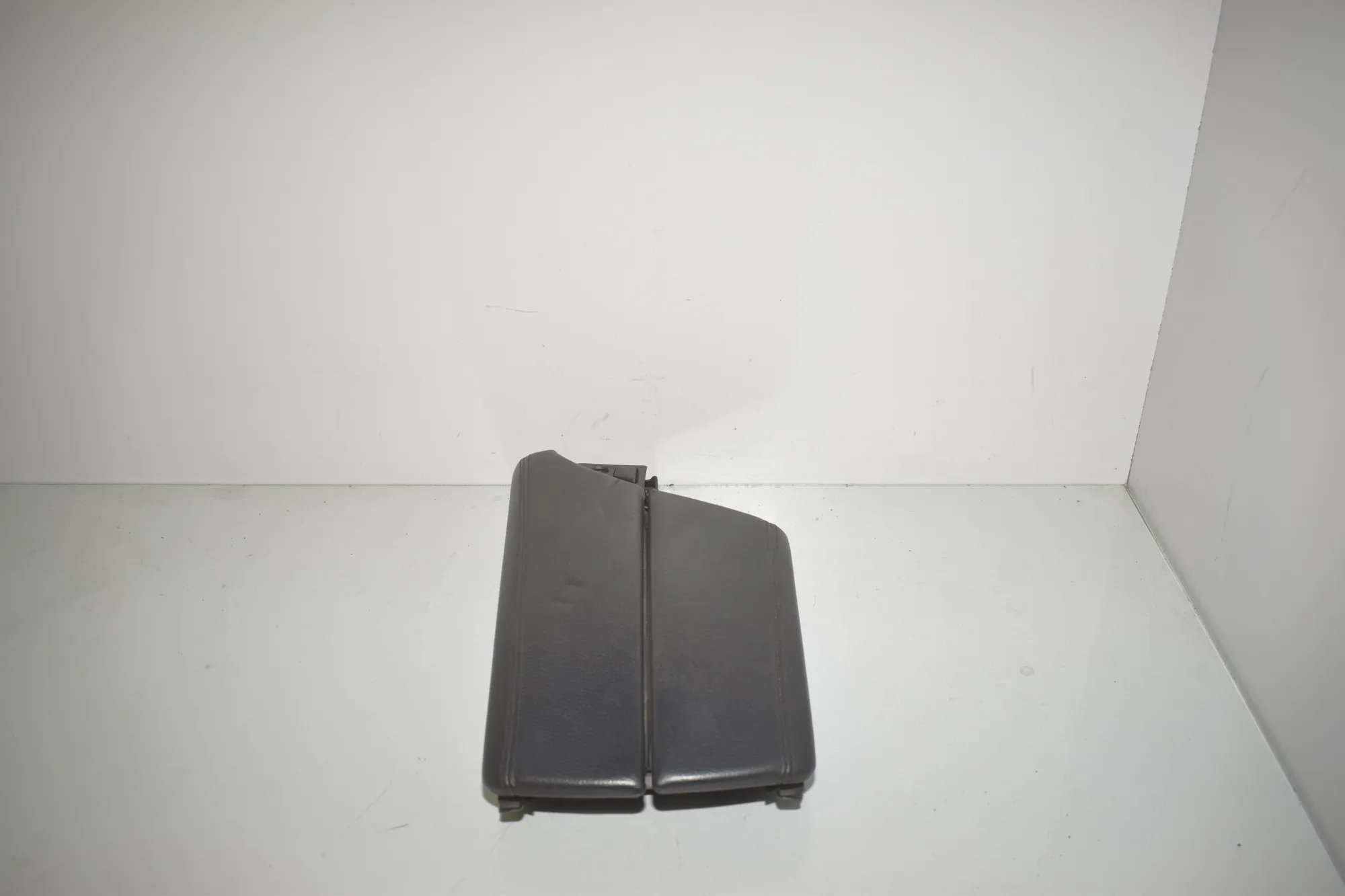 Center Console Trim – OEM 1600085 · BMW 5 Touring (F11) 530 d xDrive 2011 – 2