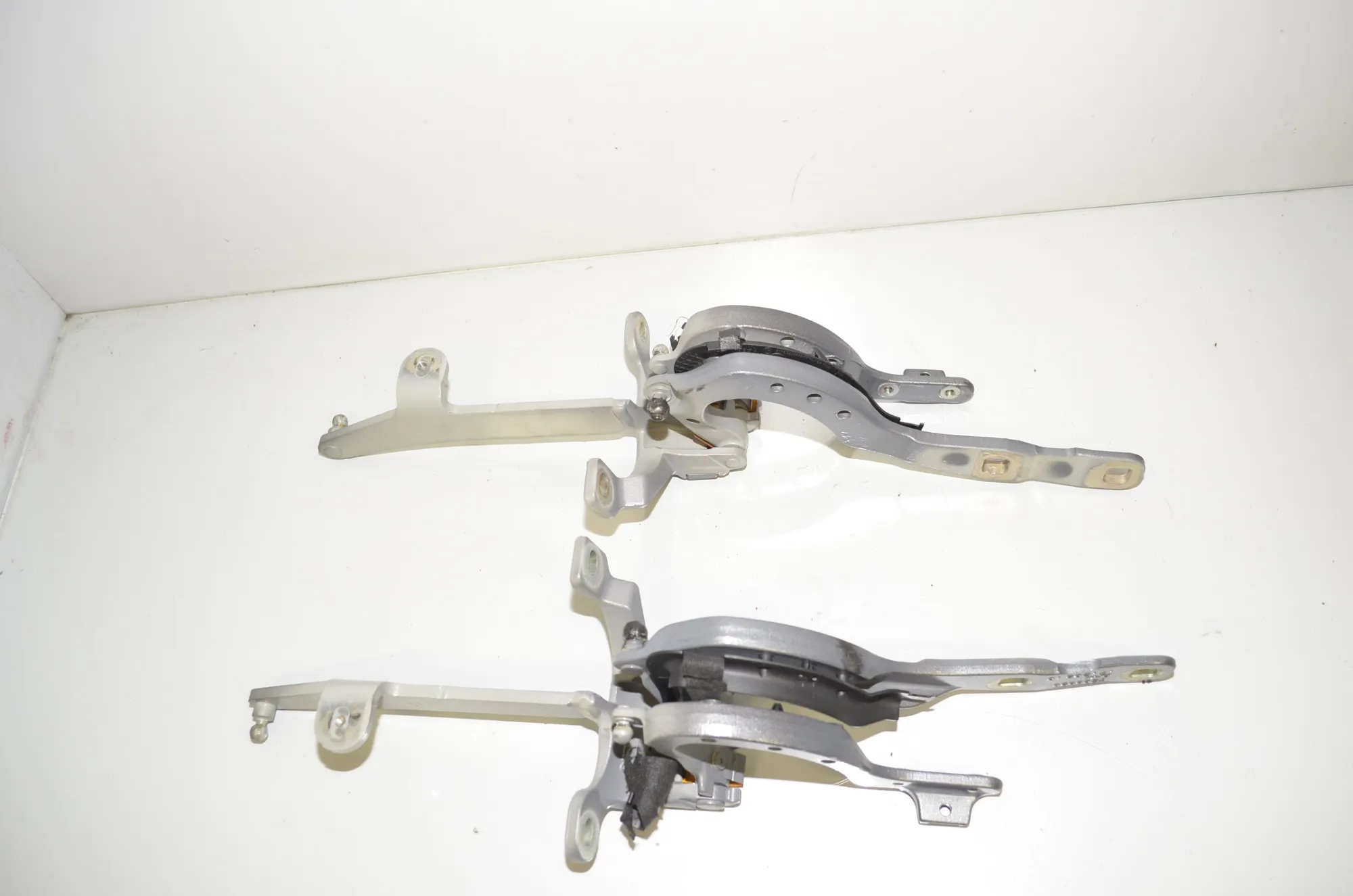 Right Side Bootlid Hinge – OEM 7206640 · BMW 5 Touring (F11) 530 d xDrive 2011