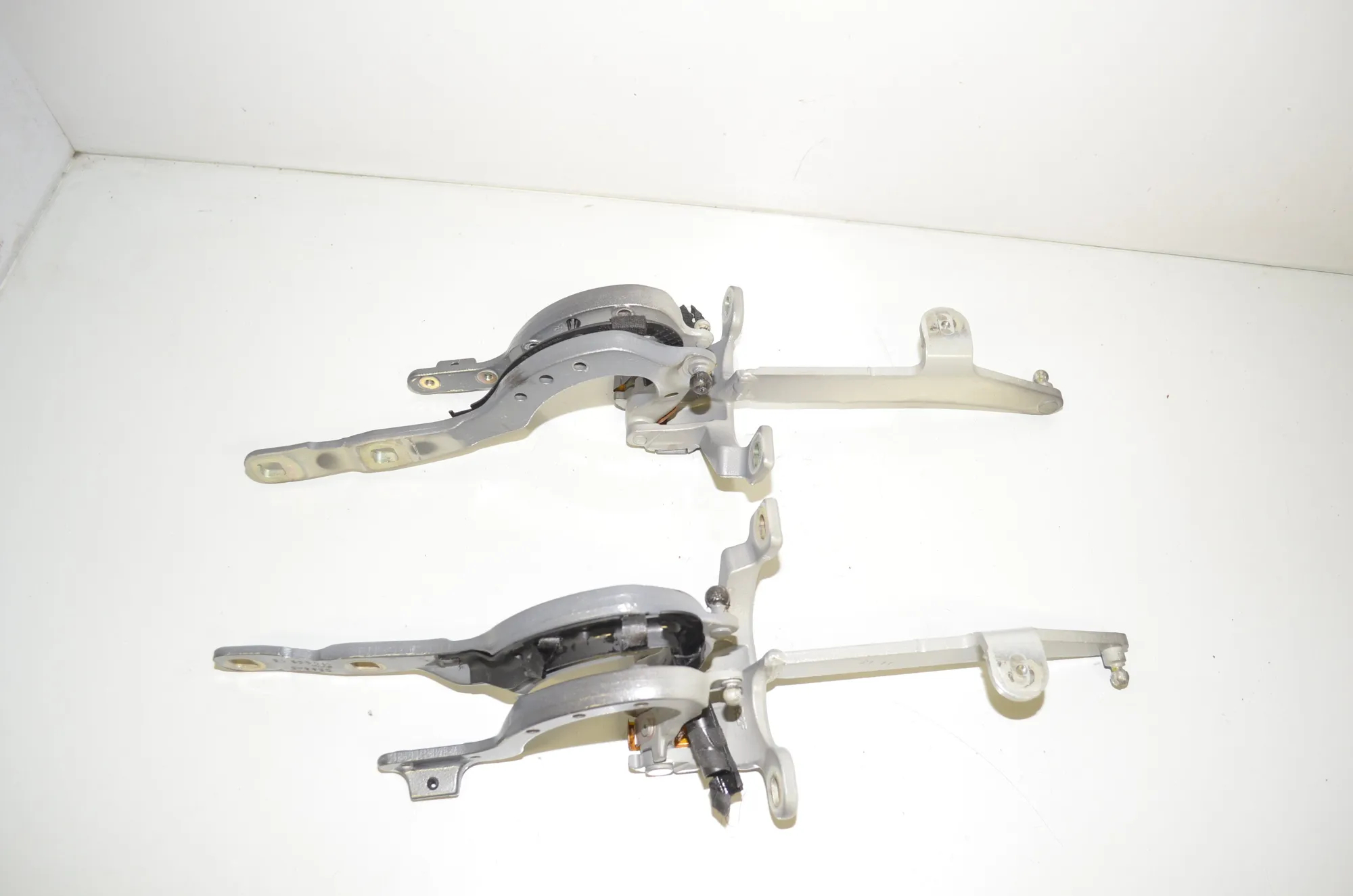 Right Side Bootlid Hinge – OEM 7206640 · BMW 5 Touring (F11) 530 d xDrive 2011 – 2
