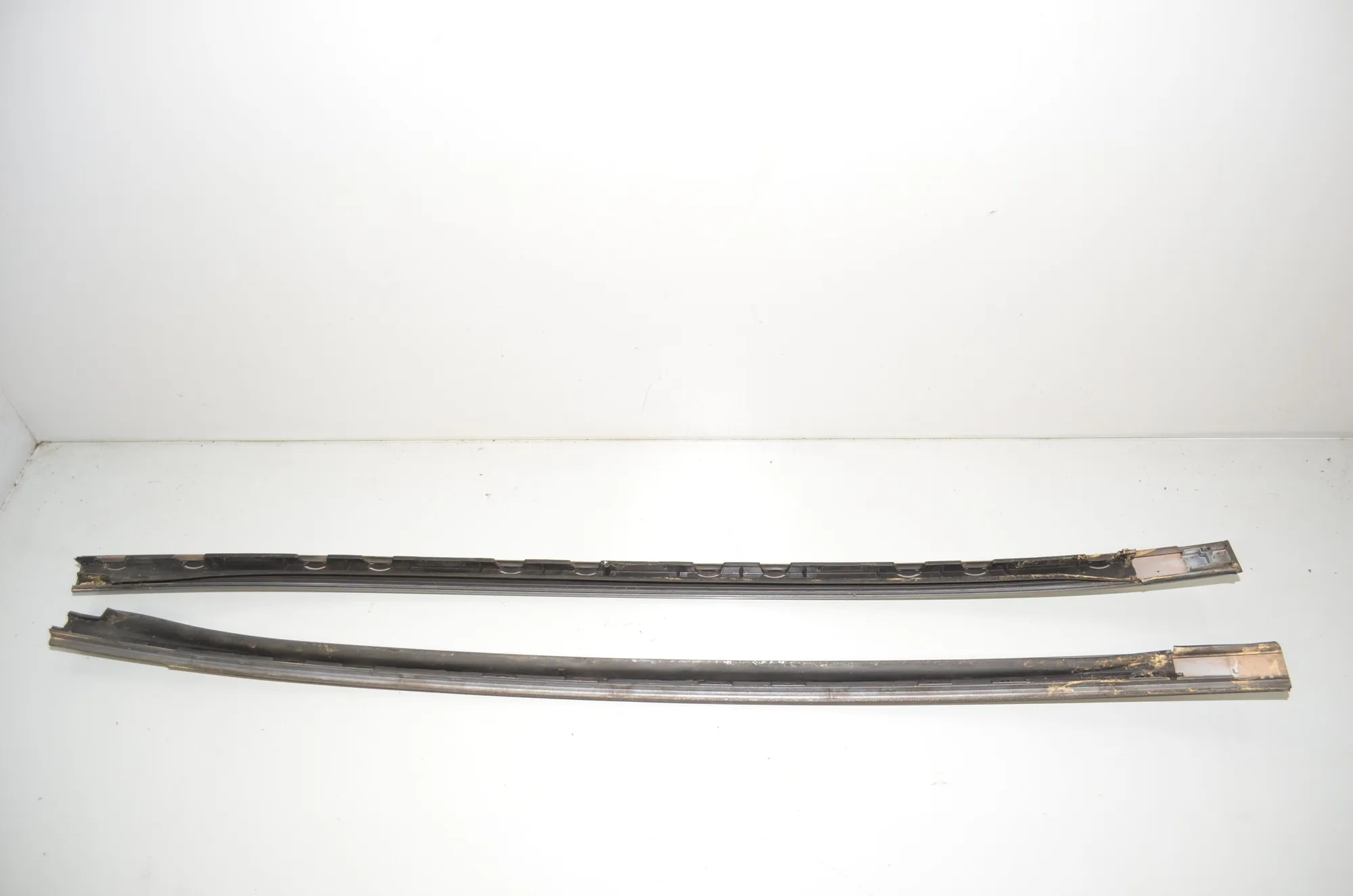 Front Windshield Trim – OEM 7362463 · BMW 5 Touring (F11) 530 d xDrive 2011 – 3