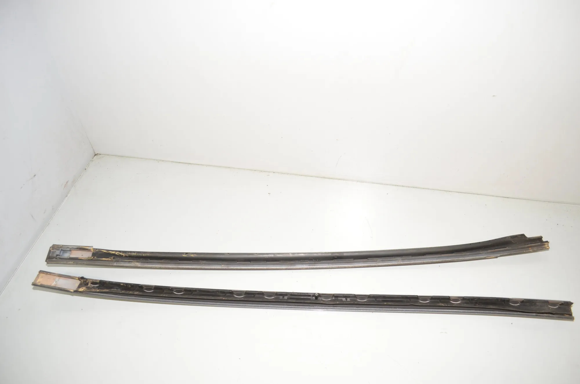 Front Windshield Trim – OEM 7362463 · BMW 5 Touring (F11) 530 d xDrive 2011 – 4