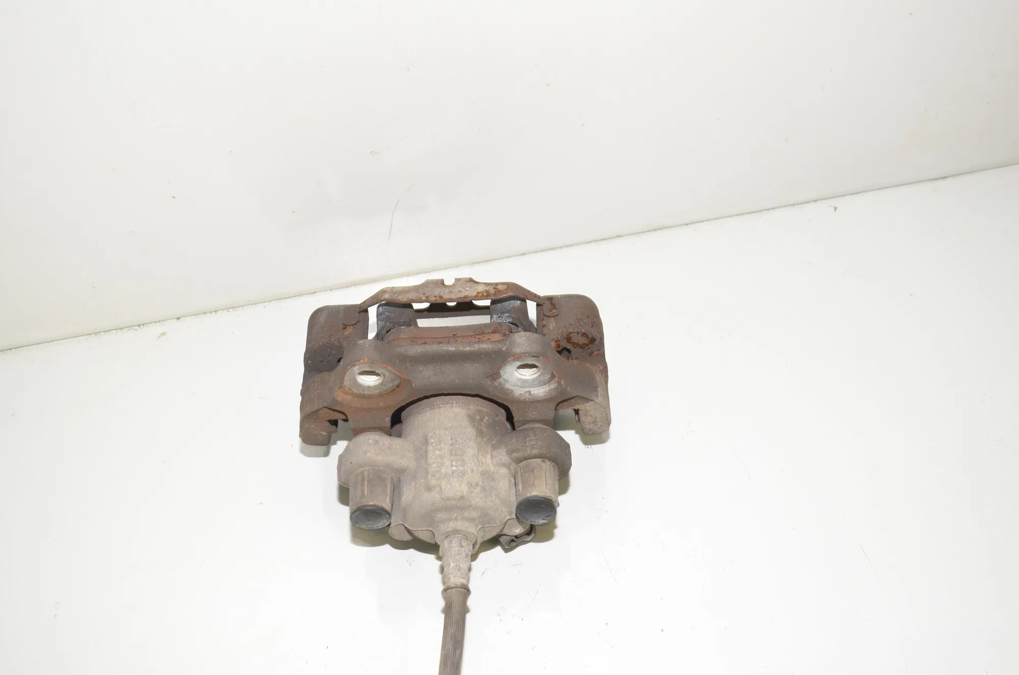 Rear Left Brake Caliper – OEM 6850851 · BMW 2 Cabrio (F23) 218 i 2017 – 4