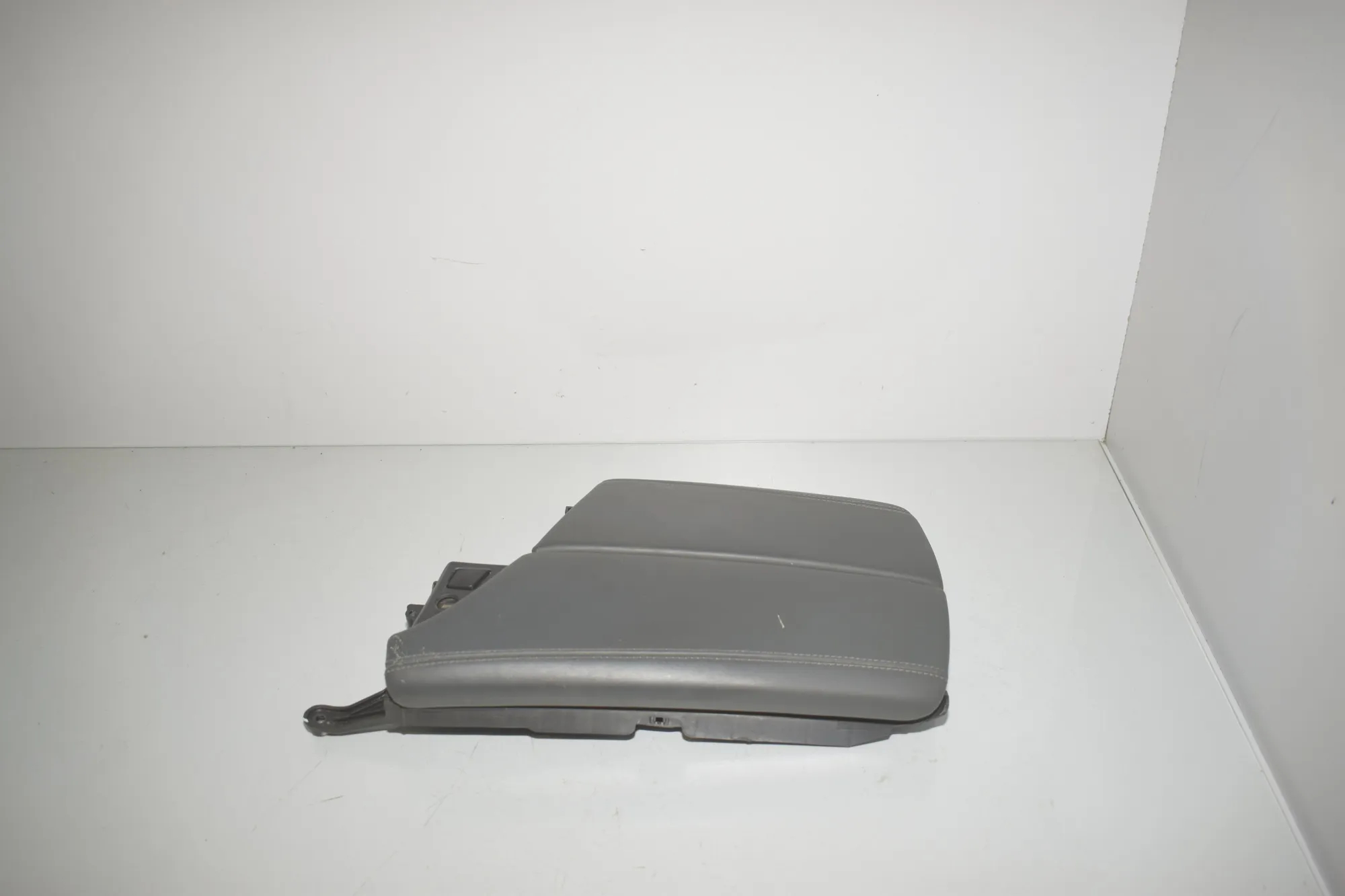 Center Console Trim – OEM 1600085 · BMW 5 (F10) 535 d 2012 – 2