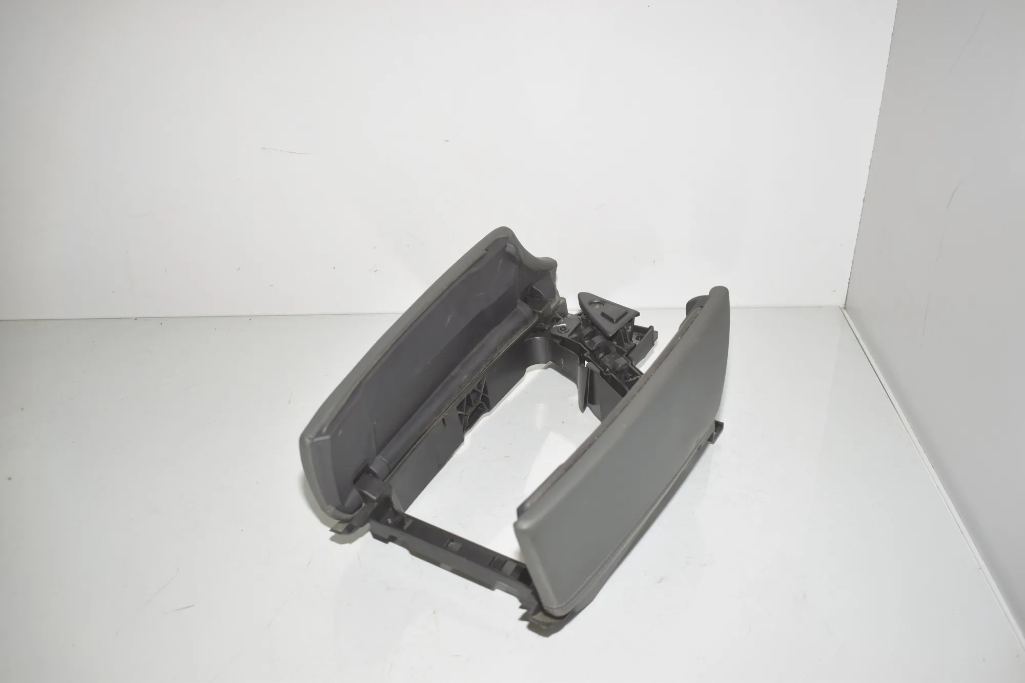 Center Console Trim – OEM 1600085 · BMW 5 (F10) 535 d 2012 – 4