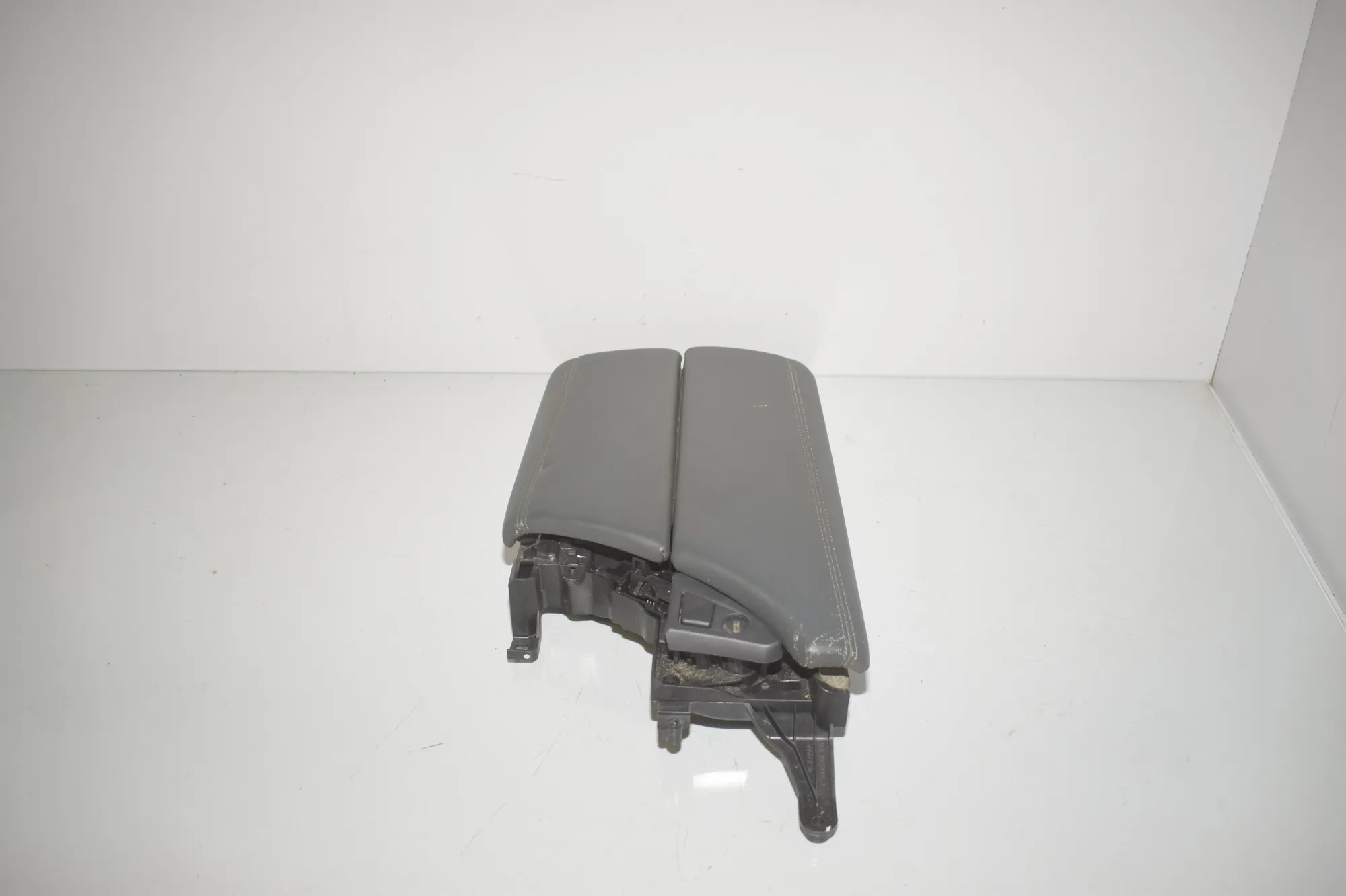 Center Console Trim – OEM 1600085 · BMW 5 (F10) 535 d 2012