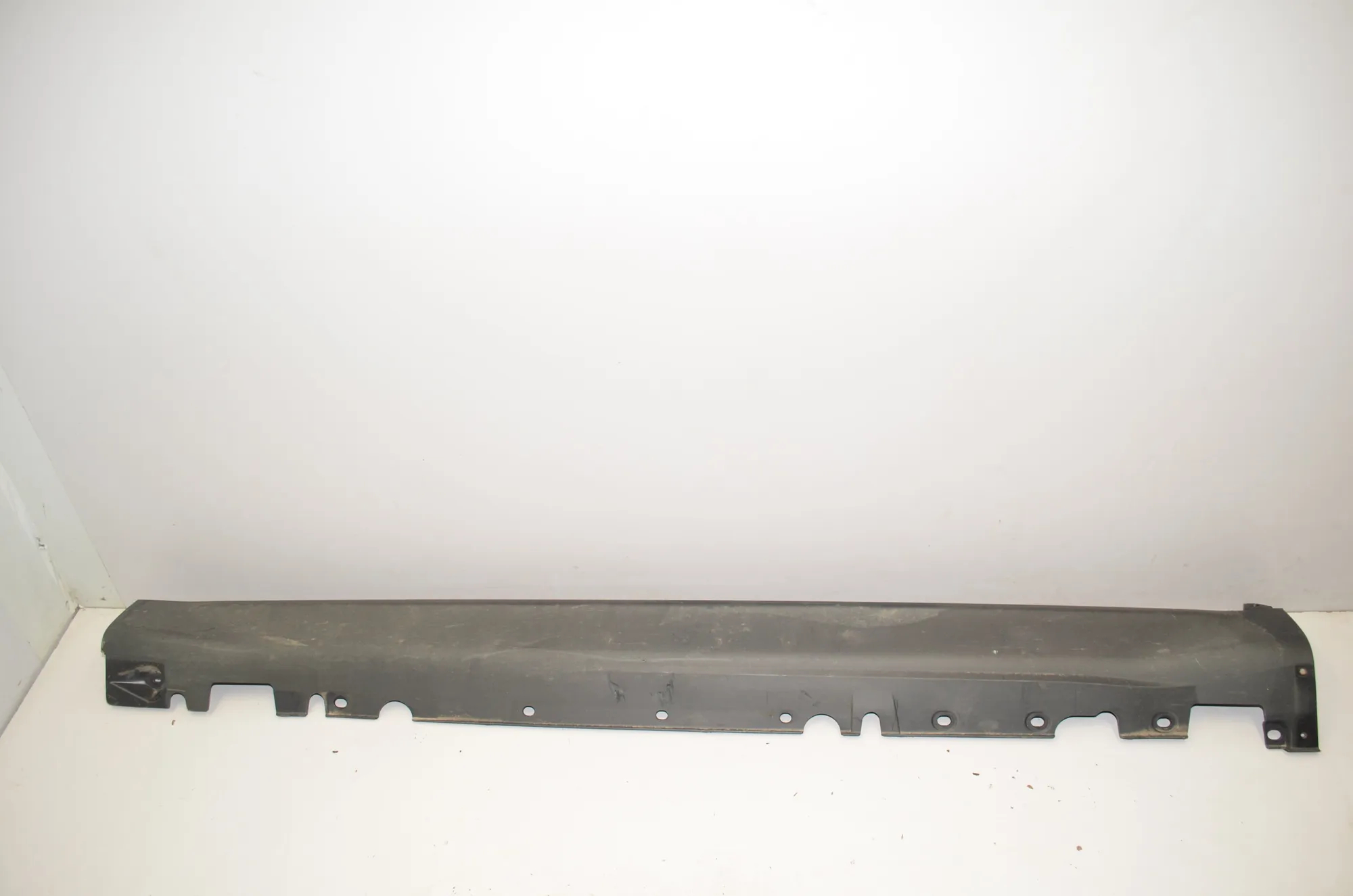 Left Side Plastic Sideskirt Cover – OEM 7191241 · BMW X5 (E70) xDrive 30 d 2011