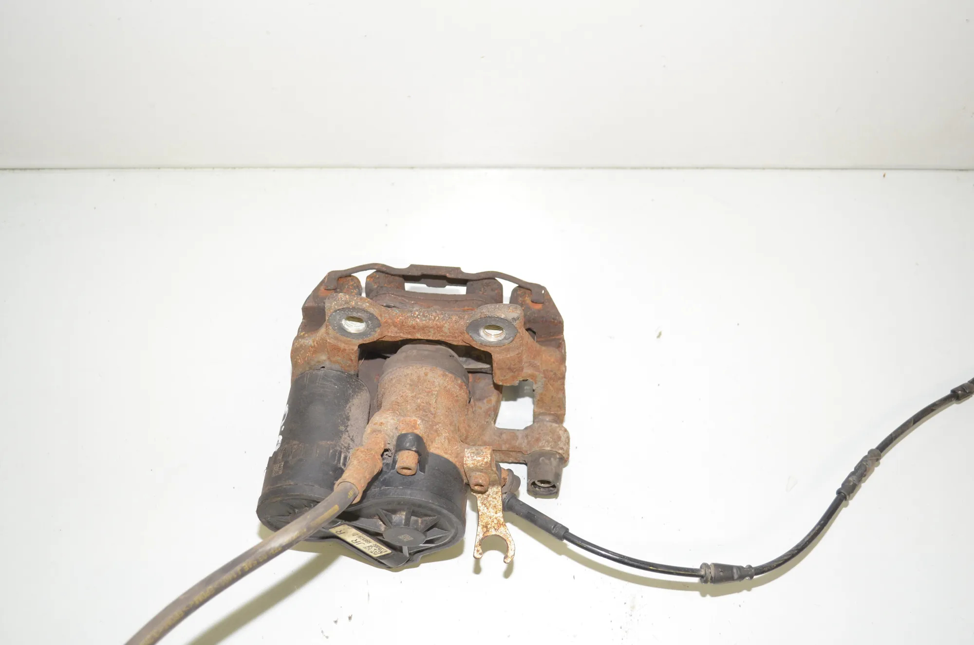 Rear Right Brake Caliper – OEM 6883026 · BMW 2 Gran Tourer (F46) 220 d xDrive 2018 – 3