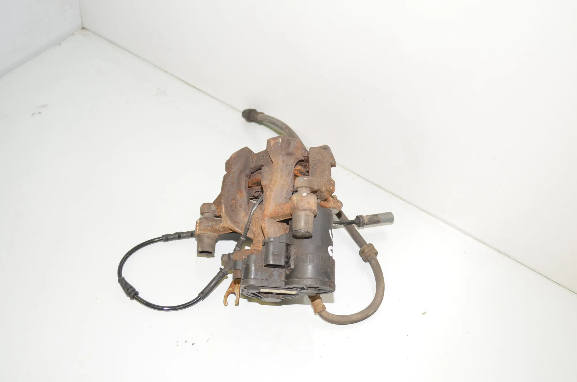 Rear Right Brake Caliper – OEM 6883026 · BMW 2 Gran Tourer (F46) 220 d xDrive 2018 – 2