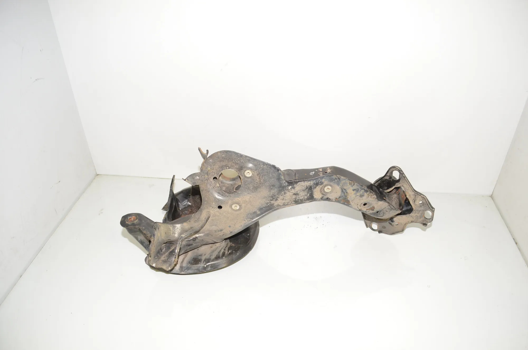 Rear Left Wheel Hub Spindle – OEM 8842879 · BMW 2 Gran Tourer (F46) 220 d xDrive 2018 – 2