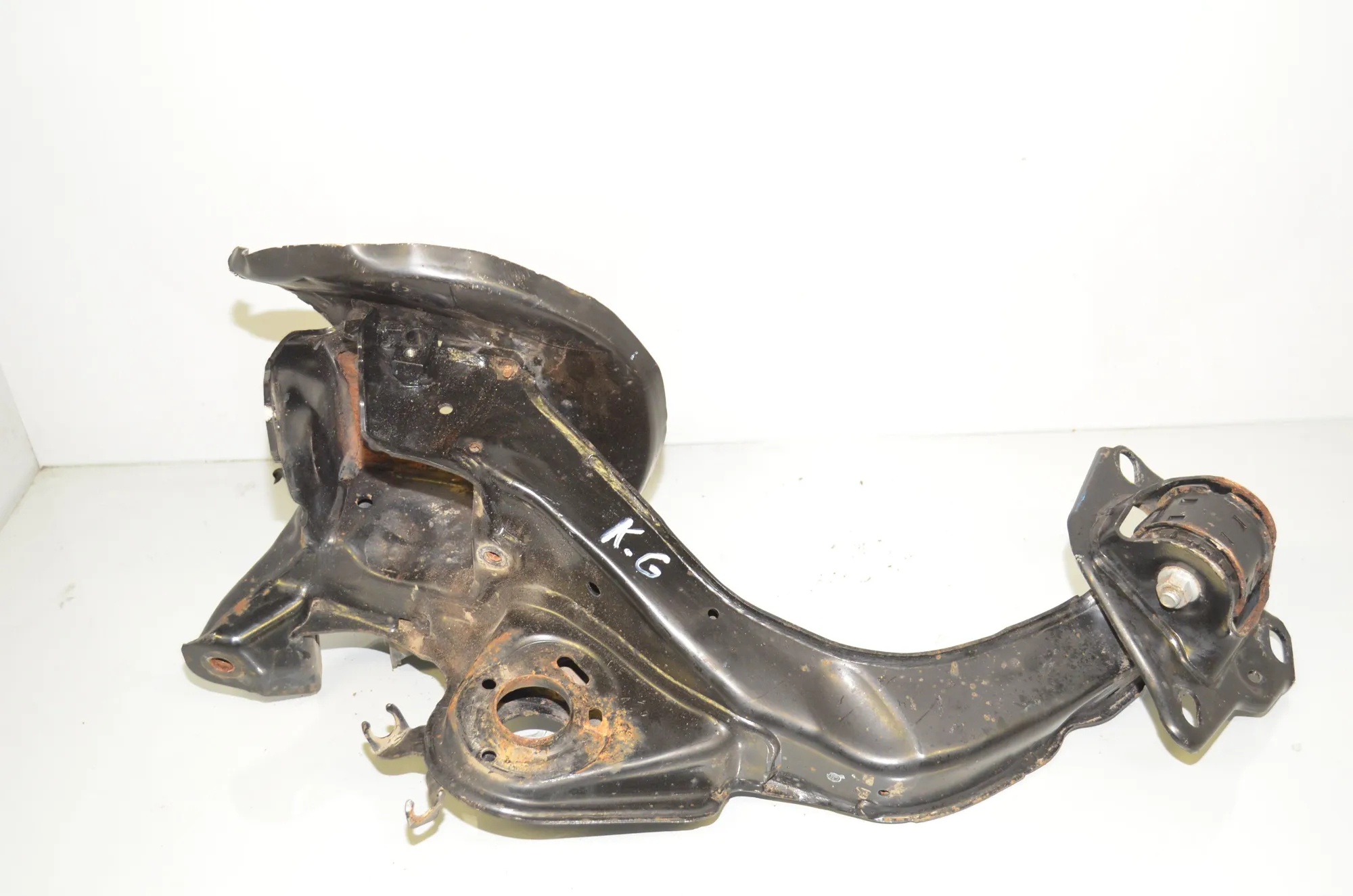 Rear Left Wheel Hub Spindle – OEM 8842879 · BMW 2 Gran Tourer (F46) 220 d xDrive 2018 – 3