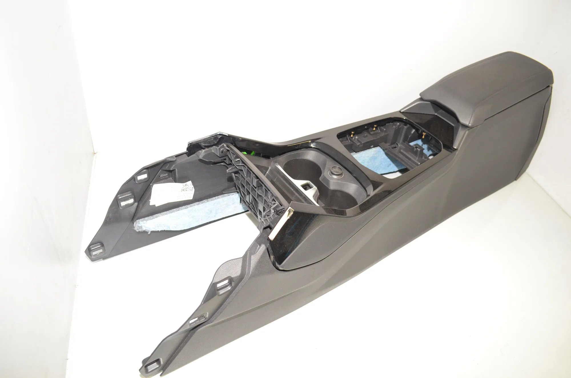 Center Console – OEM 9460091 · BMW 1 (F40) BMW 1 (F40) F40) 116 d 2021
