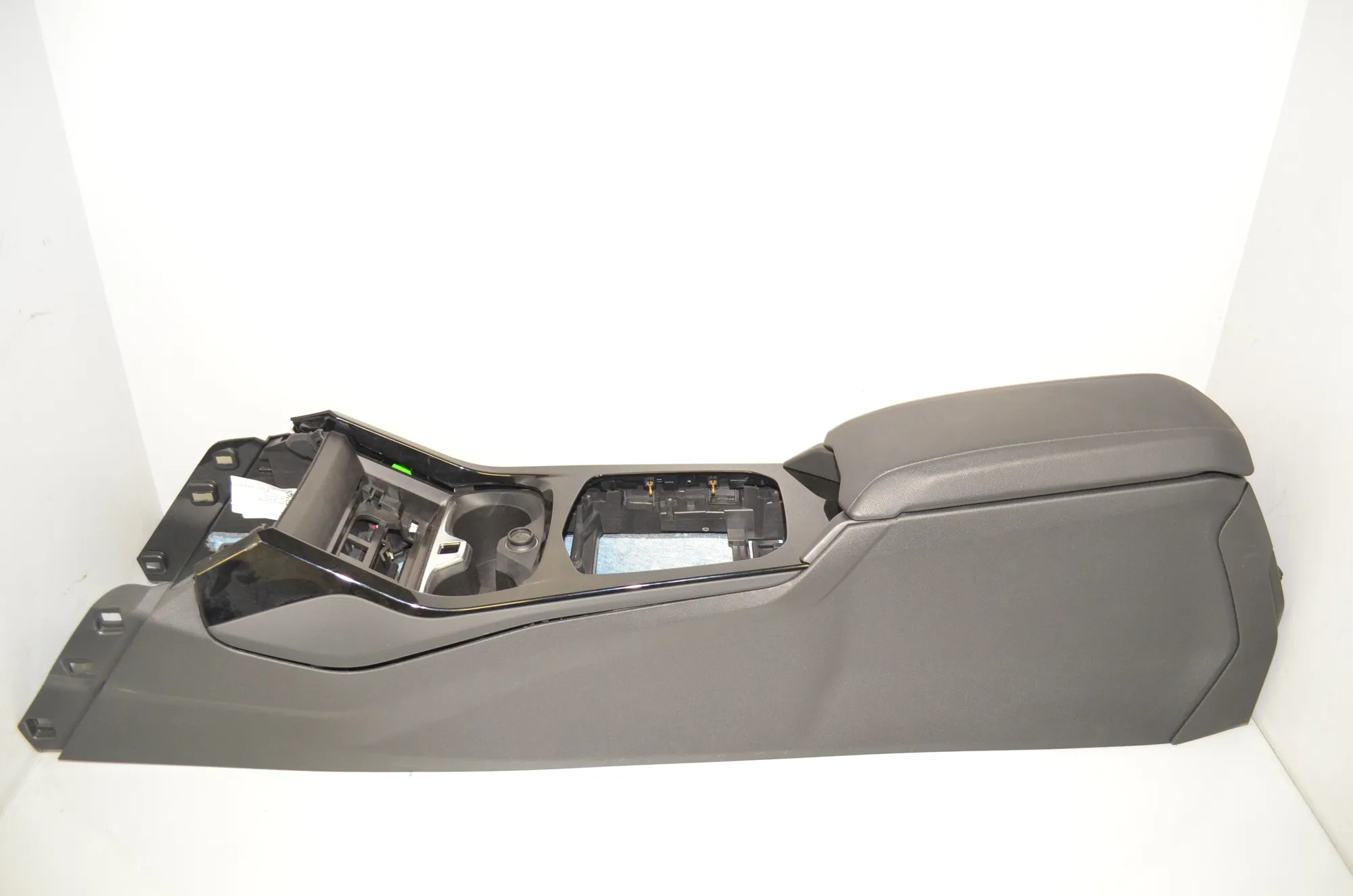 Center Console – OEM 9460091 · BMW 1 (F40) BMW 1 (F40) F40) 116 d 2021 – 4