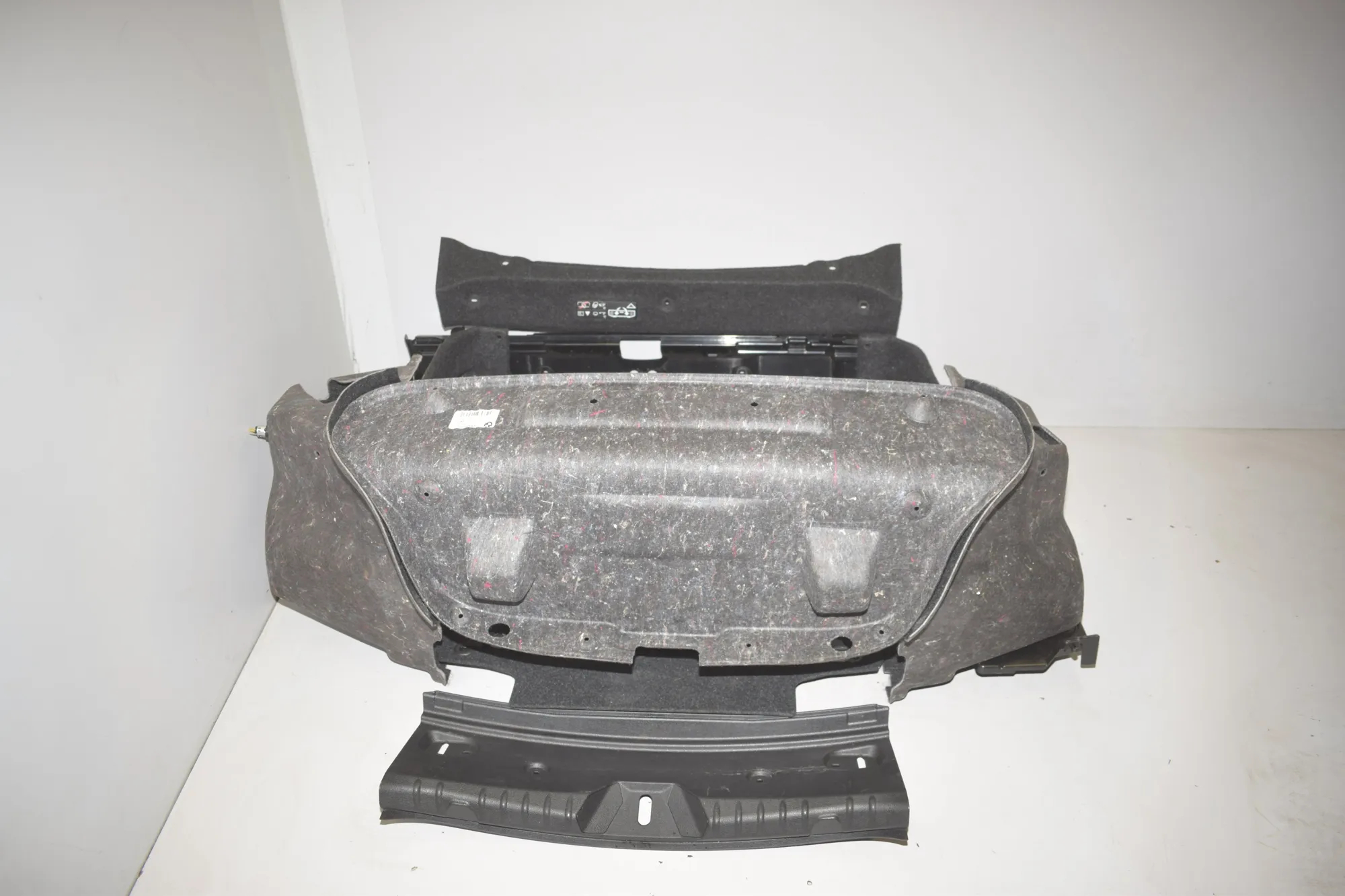 Trunk Trim Kit – OEM 7393387 · BMW 2 Cabrio (F23) 218 i 2017 – 8