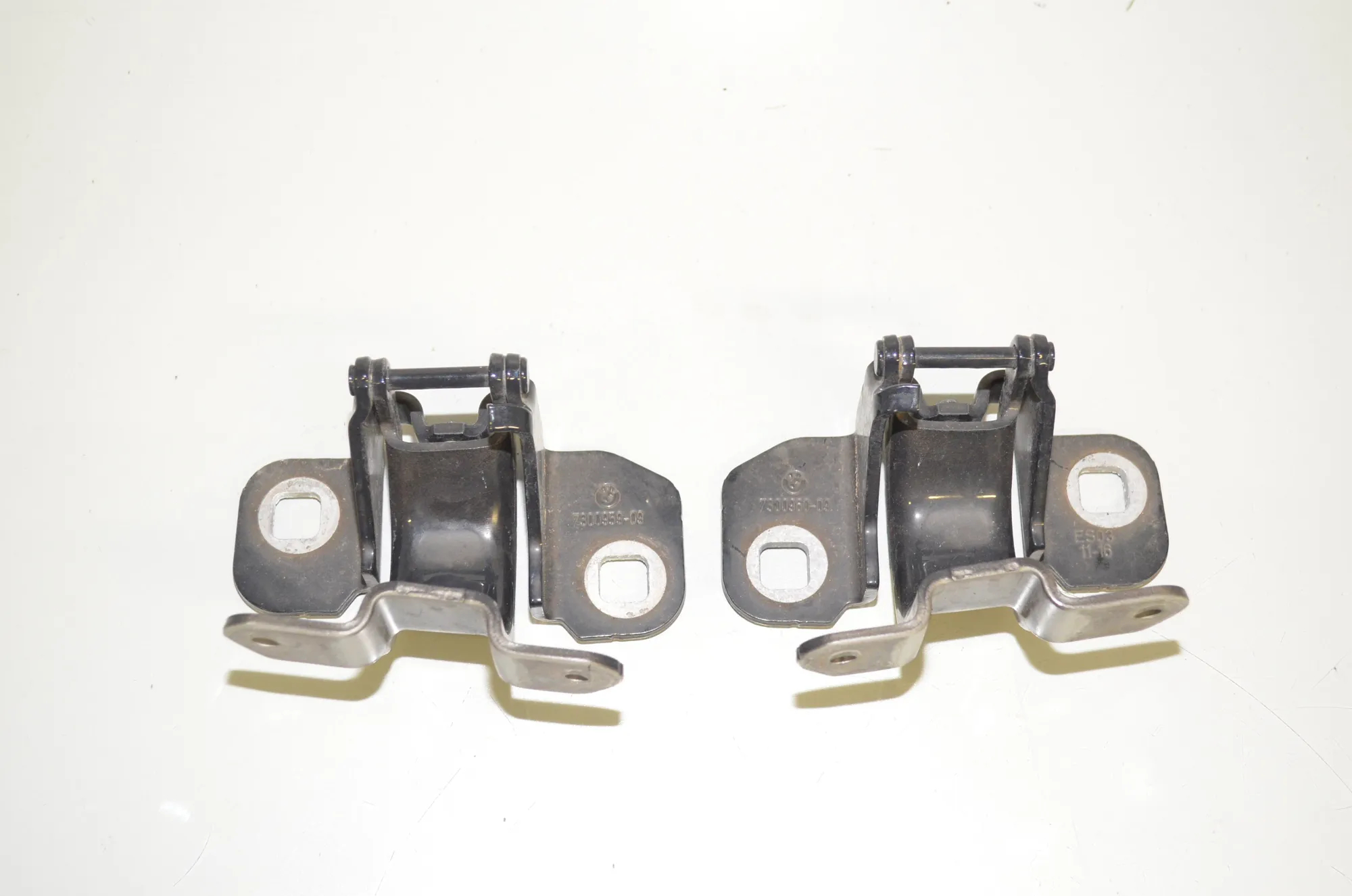 Left Side Bootlid Hinge – OEM 7300959 · BMW 2 Cabrio (F23) 218 i 2017 – 2
