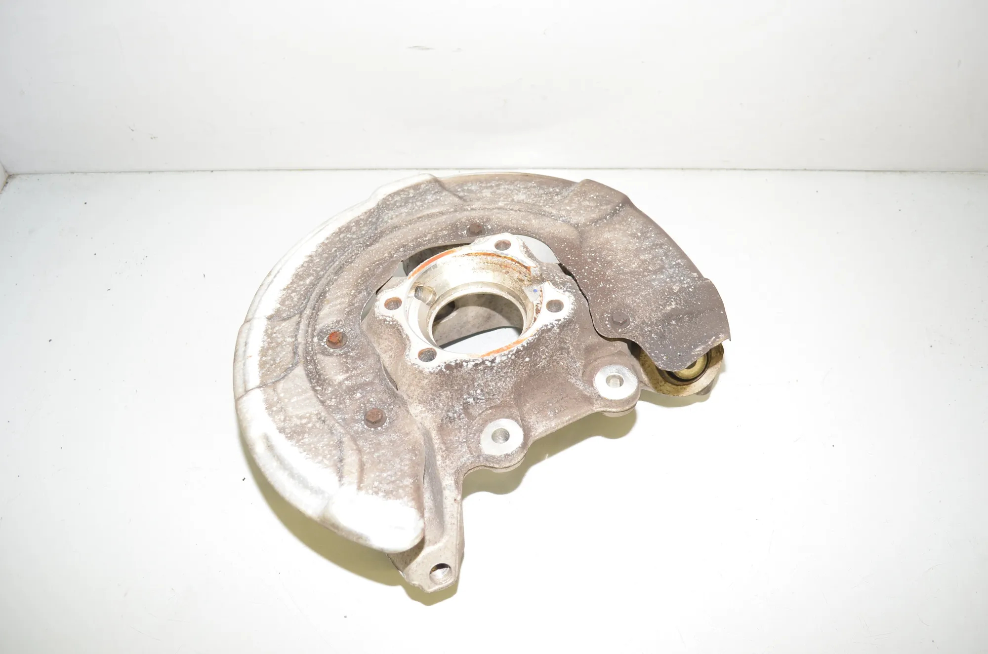 Rear Left Wheel Hub Spindle – OEM 6861137 · BMW 5 Touring (G31) (2017 - -) 520 d 2021