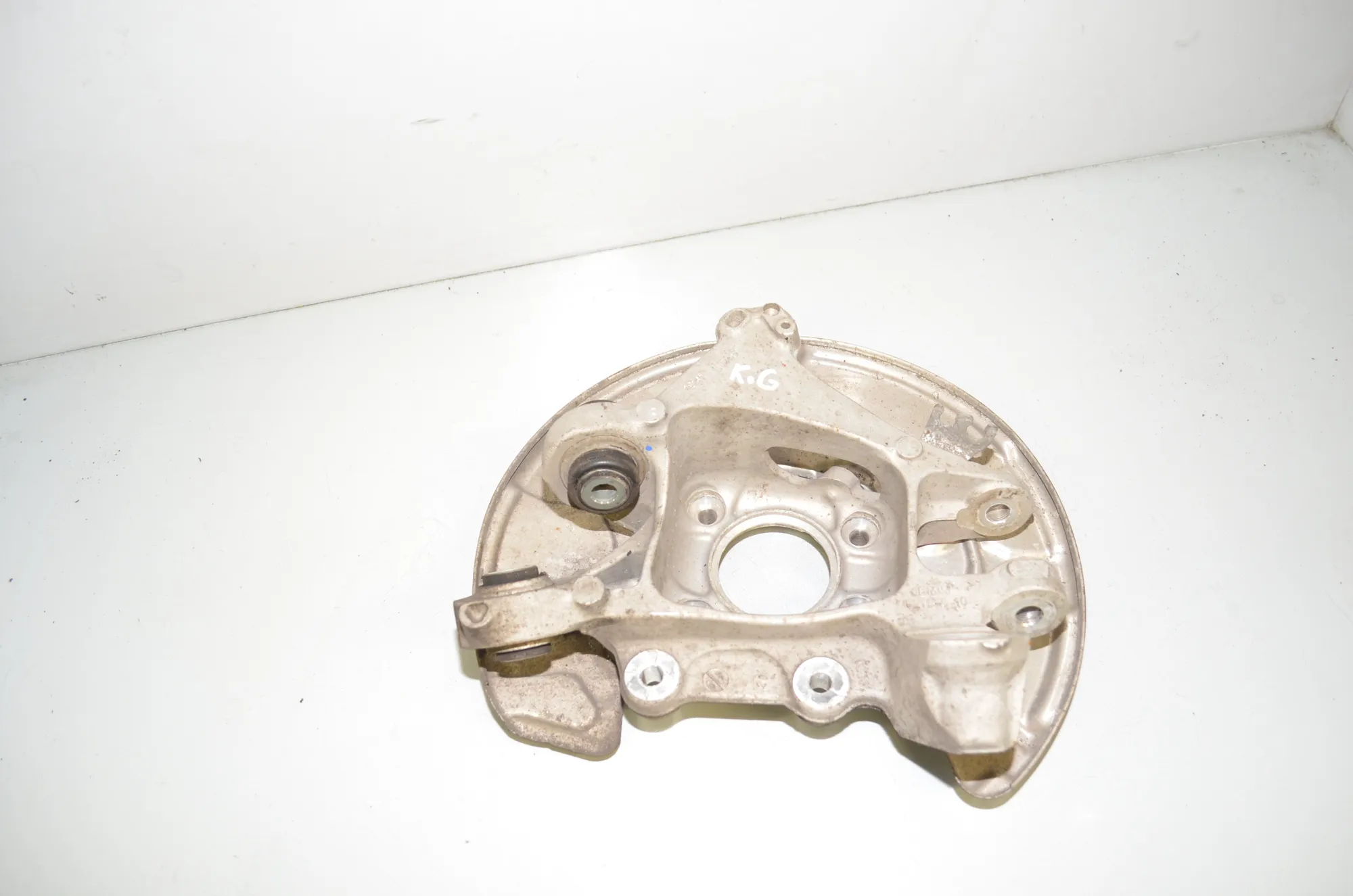 Rear Left Wheel Hub Spindle – OEM 6861137 · BMW 5 Touring (G31) (2017 - -) 520 d 2021 – 3