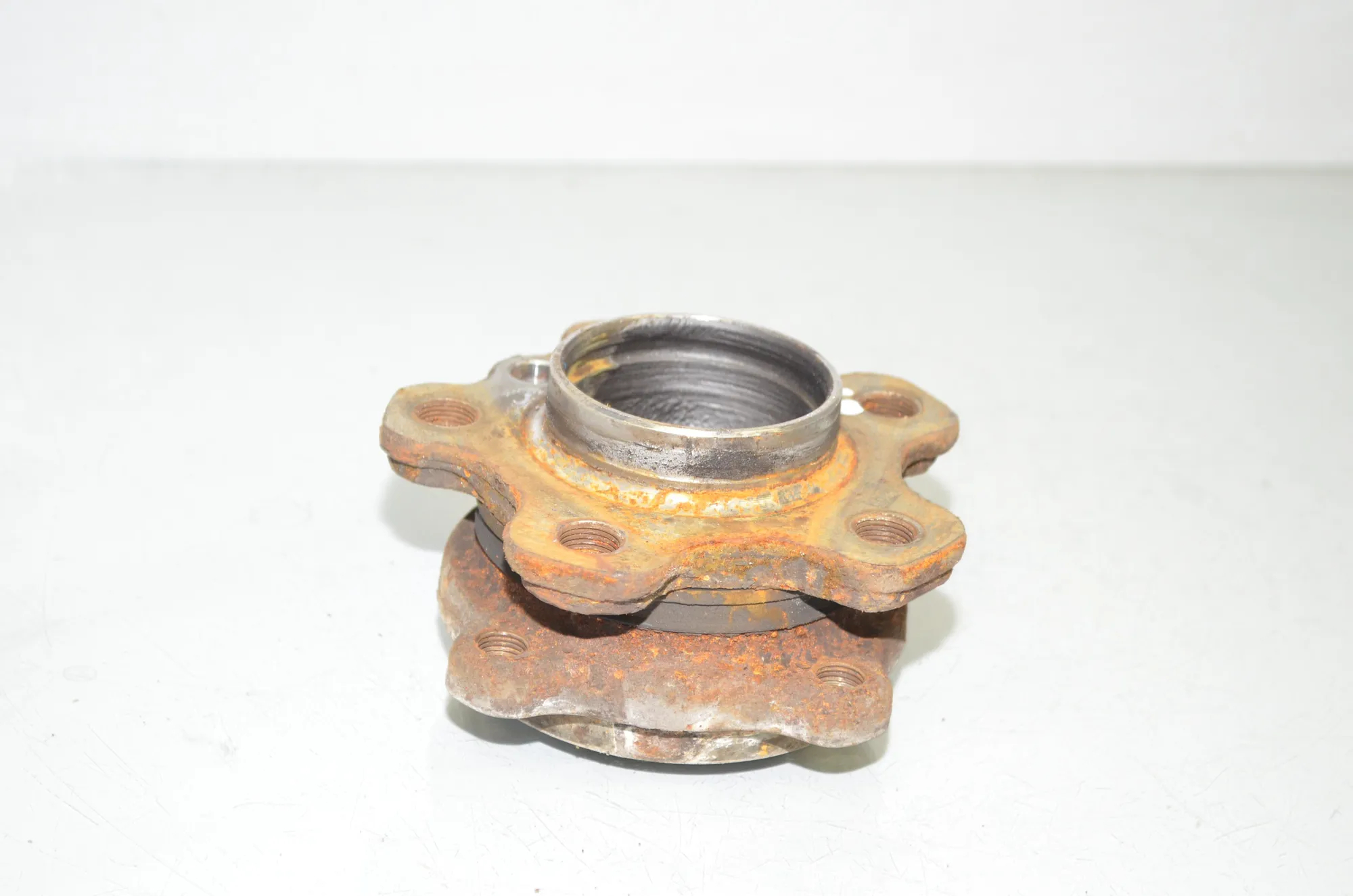 Front Left Wheel Hub – OEM 6899176 · BMW 3 Touring (G21) (2019 - -) 320 d 2020 – 2