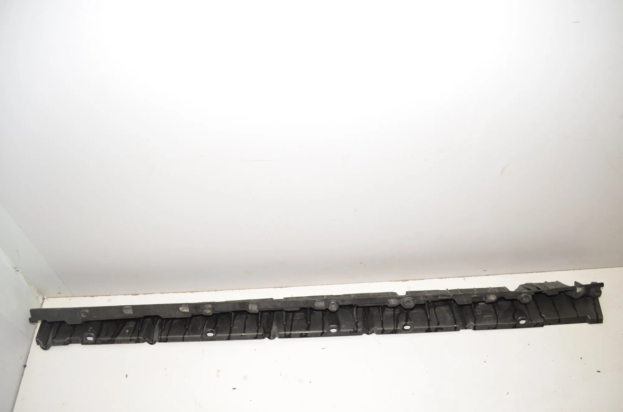 Sideskirt Bracket – OEM 7207198 · BMW X5 (E70) xDrive 30 d 2011 – 3