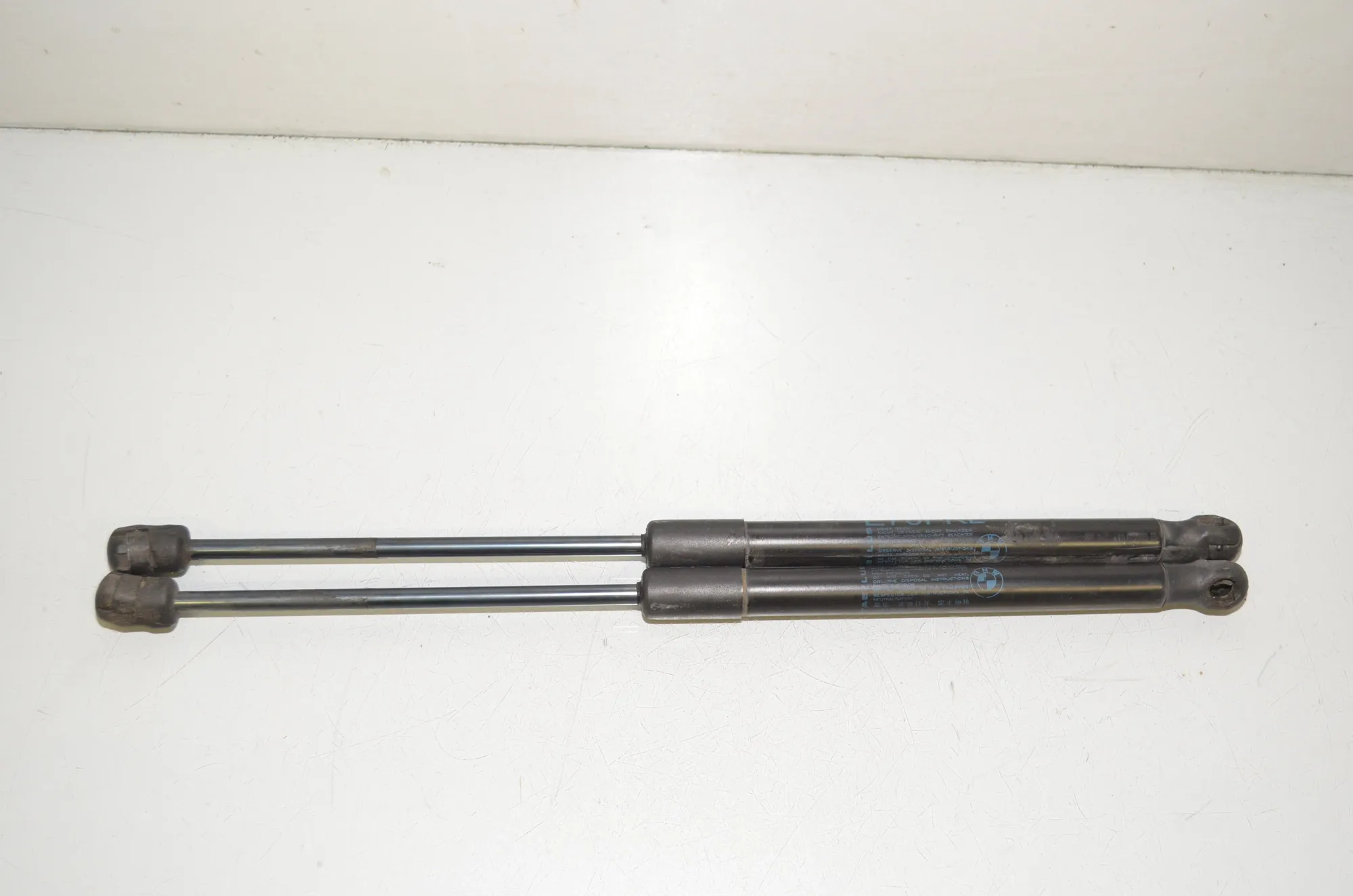 Front Left Bonnet Strut – OEM 7148346 · BMW X5 (E70) xDrive 30 d 2011