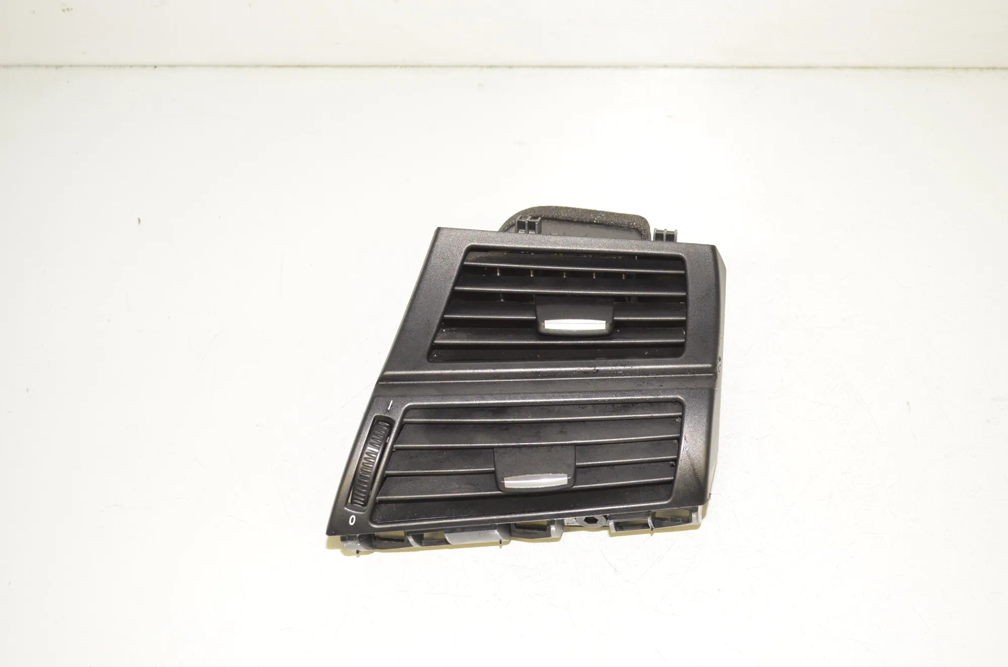 Dashboard Air Vents – OEM 9227768 · BMW X5 (E70) xDrive 30 d 2011