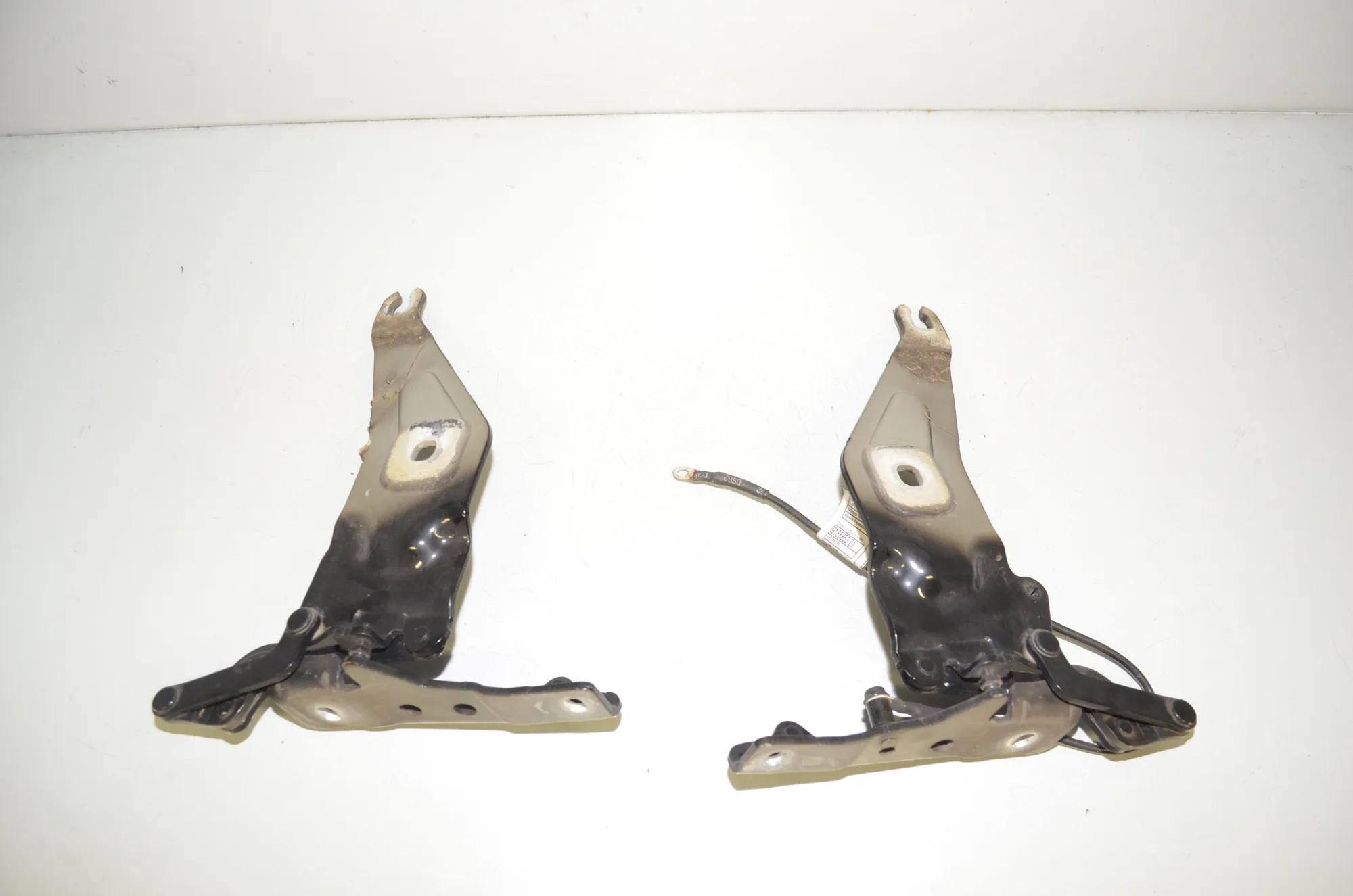 Bonnet Hood Hinge Set – OEM 7208628 · BMW X5 (E70) xDrive 30 d 2011 – 3