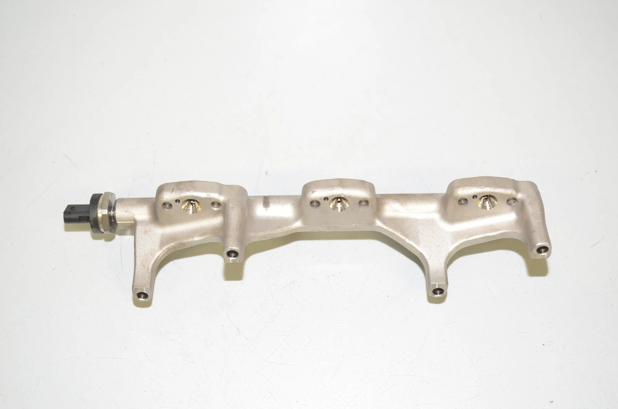 Fuel Rail – OEM 7639975 · BMW 2 Cabrio (F23) 218 i 2017