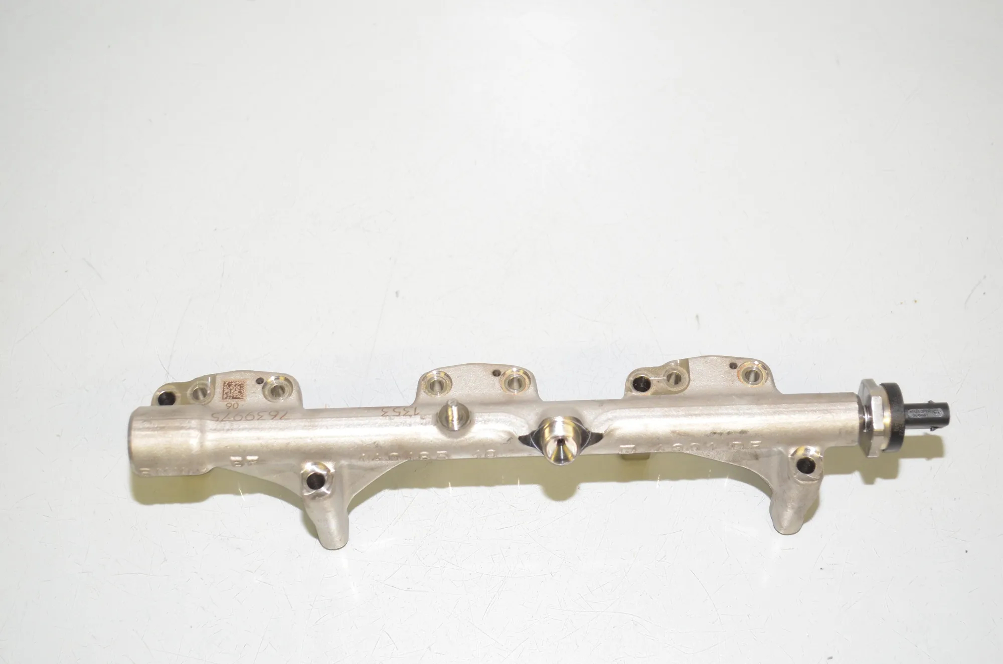 Fuel Rail – OEM 7639975 · BMW 2 Cabrio (F23) 218 i 2017 – 3
