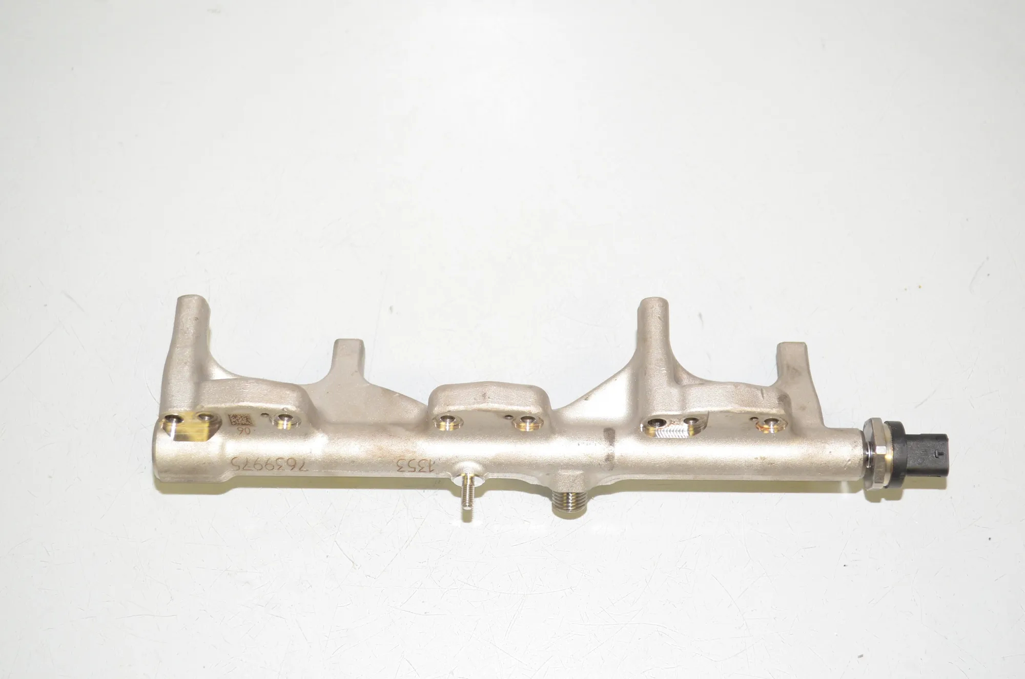 Fuel Rail – OEM 7639975 · BMW 2 Cabrio (F23) 218 i 2017 – 2